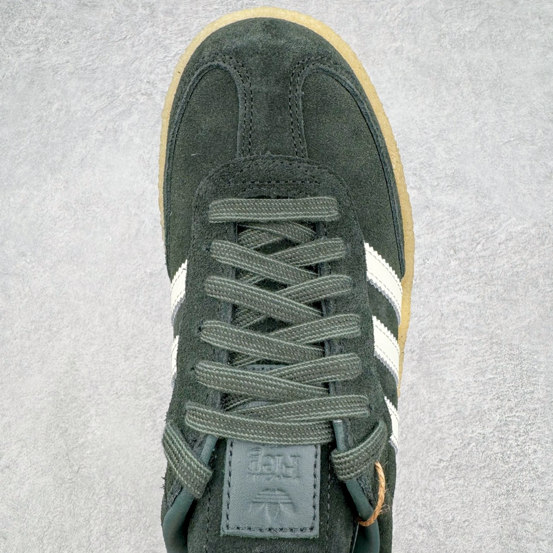 图片[4]-＃纯原福利 KITH x Clarks x AD Originals 8th Street Samba 三方联名桑巴舞街头系列低帮德训风百搭复古松糕休闲运动厚底板鞋 正确组合大底 大厂出品 结合 Wallabee 大底的全新 Samba 鞋款登场 KITH 创办人兼首席执行长 Ronnie Fieg 与 AD这对人气合作阵容再度重聚 不仅如此 今番更加入近年表现优秀的鞋履品牌 Clarks Originals 展开三方联名 透过热门项目互相碰撞将彼此的 DNA 协调融入 带来名为「8th Street Samba」的全新迭代 一次亮相橄榄绿、焦糖棕色、白底绿线条三种配色 尺码：36 36⅔ 37⅓ 38 38⅔ 39⅓ 40 40⅔ 41⅓ 42 42⅔ 43⅓ 44-选品中心