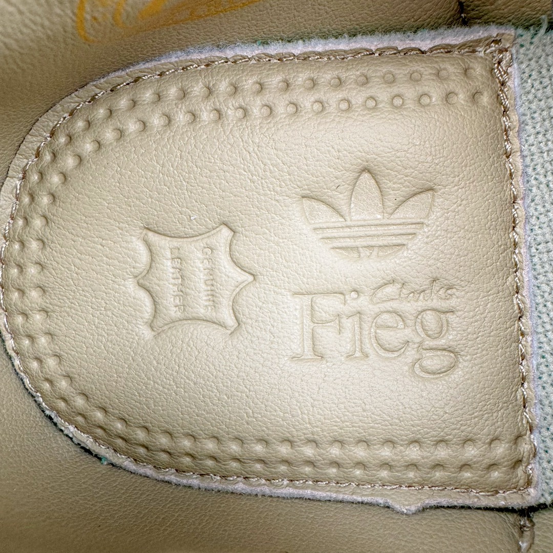 图片[14]-＃纯原福利 KITH x Clarks x AD Originals 8th Street Samba 三方联名桑巴舞街头系列低帮德训风百搭复古松糕休闲运动厚底板鞋 正确组合大底 大厂出品 结合 Wallabee 大底的全新 Samba 鞋款登场 KITH 创办人兼首席执行长 Ronnie Fieg 与 AD这对人气合作阵容再度重聚 不仅如此 今番更加入近年表现优秀的鞋履品牌 Clarks Originals 展开三方联名 透过热门项目互相碰撞将彼此的 DNA 协调融入 带来名为「8th Street Samba」的全新迭代 一次亮相橄榄绿、焦糖棕色、白底绿线条三种配色 尺码：36⅔ 37⅓ 38 38⅔ 39⅓ 40 40⅔ 41⅓ 42 42⅔ 43⅓ 44-选品中心