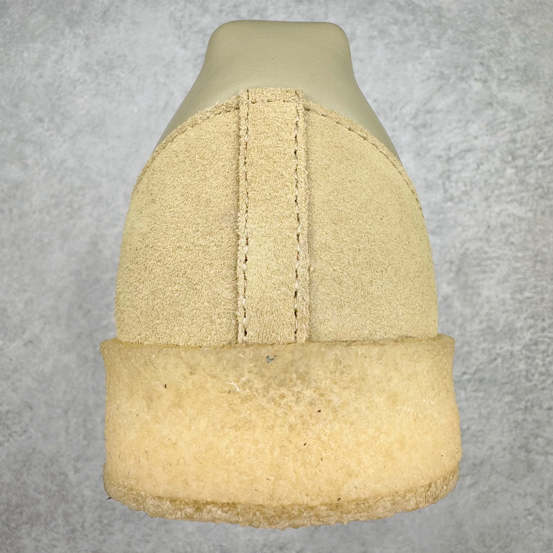 图片[8]-＃纯原福利 KITH x Clarks x AD Originals 8th Street Samba 三方联名桑巴舞街头系列低帮德训风百搭复古松糕休闲运动厚底板鞋 正确组合大底 大厂出品 结合 Wallabee 大底的全新 Samba 鞋款登场 KITH 创办人兼首席执行长 Ronnie Fieg 与 AD这对人气合作阵容再度重聚 不仅如此 今番更加入近年表现优秀的鞋履品牌 Clarks Originals 展开三方联名 透过热门项目互相碰撞将彼此的 DNA 协调融入 带来名为「8th Street Samba」的全新迭代 一次亮相橄榄绿、焦糖棕色、白底绿线条三种配色 尺码：36⅔ 37⅓ 38 38⅔ 39⅓ 40 40⅔ 41⅓ 42 42⅔ 43⅓ 44-选品中心