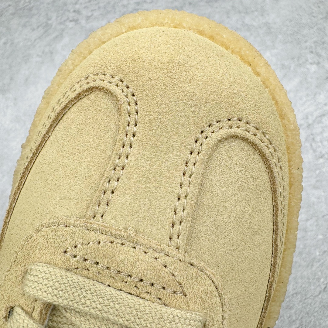 图片[17]-＃纯原福利 KITH x Clarks x AD Originals 8th Street Samba 三方联名桑巴舞街头系列低帮德训风百搭复古松糕休闲运动厚底板鞋 正确组合大底 大厂出品 结合 Wallabee 大底的全新 Samba 鞋款登场 KITH 创办人兼首席执行长 Ronnie Fieg 与 AD这对人气合作阵容再度重聚 不仅如此 今番更加入近年表现优秀的鞋履品牌 Clarks Originals 展开三方联名 透过热门项目互相碰撞将彼此的 DNA 协调融入 带来名为「8th Street Samba」的全新迭代 一次亮相橄榄绿、焦糖棕色、白底绿线条三种配色 尺码：36⅔ 37⅓ 38 38⅔ 39⅓ 40 40⅔ 41⅓ 42 42⅔ 43⅓ 44-选品中心