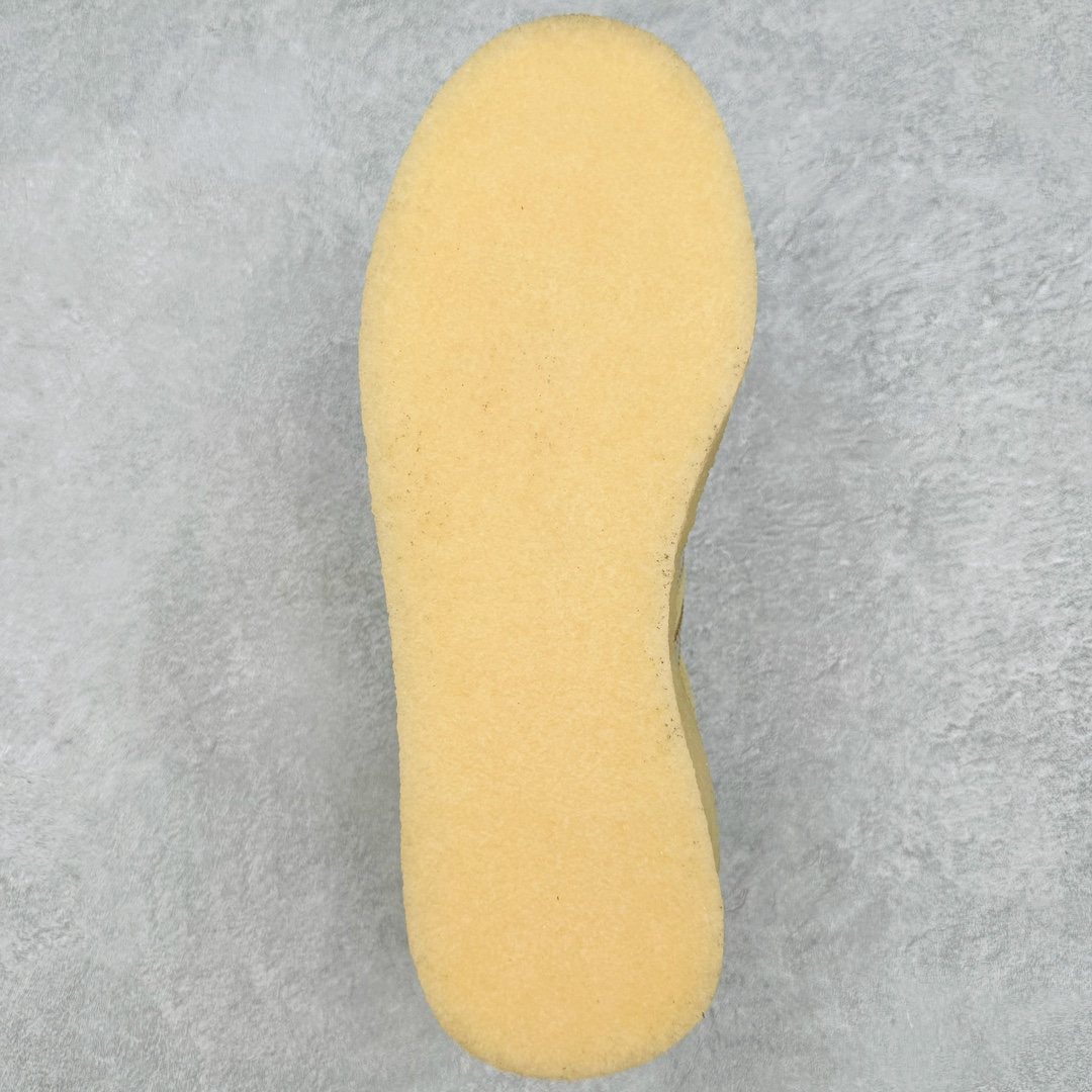 图片[9]-＃纯原福利 KITH x Clarks x AD Originals 8th Street Samba 三方联名桑巴舞街头系列低帮德训风百搭复古松糕休闲运动厚底板鞋 正确组合大底 大厂出品 结合 Wallabee 大底的全新 Samba 鞋款登场 KITH 创办人兼首席执行长 Ronnie Fieg 与 AD这对人气合作阵容再度重聚 不仅如此 今番更加入近年表现优秀的鞋履品牌 Clarks Originals 展开三方联名 透过热门项目互相碰撞将彼此的 DNA 协调融入 带来名为「8th Street Samba」的全新迭代 一次亮相橄榄绿、焦糖棕色、白底绿线条三种配色 尺码：36⅔ 37⅓ 38 38⅔ 39⅓ 40 40⅔ 41⅓ 42 42⅔ 43⅓ 44-选品中心