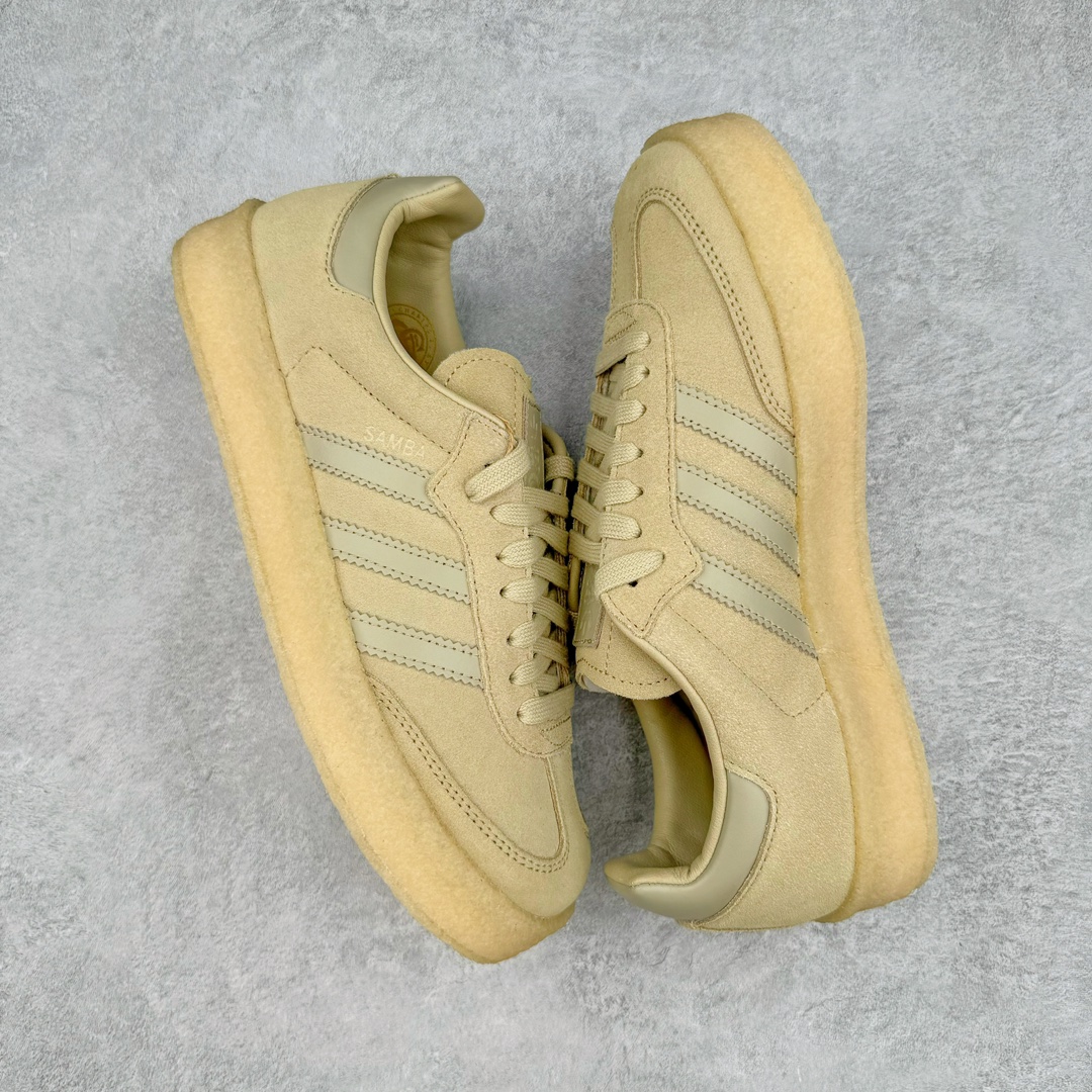 图片[3]-＃纯原福利 KITH x Clarks x AD Originals 8th Street Samba 三方联名桑巴舞街头系列低帮德训风百搭复古松糕休闲运动厚底板鞋 正确组合大底 大厂出品 结合 Wallabee 大底的全新 Samba 鞋款登场 KITH 创办人兼首席执行长 Ronnie Fieg 与 AD这对人气合作阵容再度重聚 不仅如此 今番更加入近年表现优秀的鞋履品牌 Clarks Originals 展开三方联名 透过热门项目互相碰撞将彼此的 DNA 协调融入 带来名为「8th Street Samba」的全新迭代 一次亮相橄榄绿、焦糖棕色、白底绿线条三种配色 尺码：36⅔ 37⅓ 38 38⅔ 39⅓ 40 40⅔ 41⅓ 42 42⅔ 43⅓ 44-选品中心