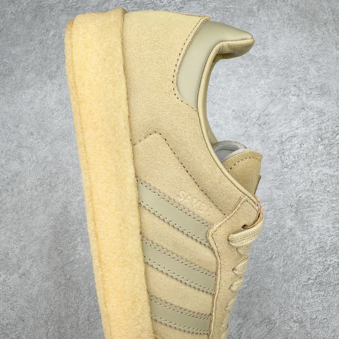 图片[6]-＃纯原福利 KITH x Clarks x AD Originals 8th Street Samba 三方联名桑巴舞街头系列低帮德训风百搭复古松糕休闲运动厚底板鞋 正确组合大底 大厂出品 结合 Wallabee 大底的全新 Samba 鞋款登场 KITH 创办人兼首席执行长 Ronnie Fieg 与 AD这对人气合作阵容再度重聚 不仅如此 今番更加入近年表现优秀的鞋履品牌 Clarks Originals 展开三方联名 透过热门项目互相碰撞将彼此的 DNA 协调融入 带来名为「8th Street Samba」的全新迭代 一次亮相橄榄绿、焦糖棕色、白底绿线条三种配色 尺码：36⅔ 37⅓ 38 38⅔ 39⅓ 40 40⅔ 41⅓ 42 42⅔ 43⅓ 44-选品中心