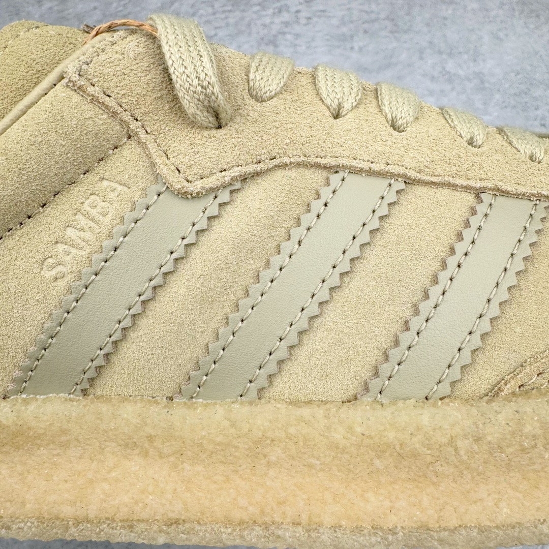 图片[19]-＃纯原福利 KITH x Clarks x AD Originals 8th Street Samba 三方联名桑巴舞街头系列低帮德训风百搭复古松糕休闲运动厚底板鞋 正确组合大底 大厂出品 结合 Wallabee 大底的全新 Samba 鞋款登场 KITH 创办人兼首席执行长 Ronnie Fieg 与 AD这对人气合作阵容再度重聚 不仅如此 今番更加入近年表现优秀的鞋履品牌 Clarks Originals 展开三方联名 透过热门项目互相碰撞将彼此的 DNA 协调融入 带来名为「8th Street Samba」的全新迭代 一次亮相橄榄绿、焦糖棕色、白底绿线条三种配色 尺码：36⅔ 37⅓ 38 38⅔ 39⅓ 40 40⅔ 41⅓ 42 42⅔ 43⅓ 44-选品中心