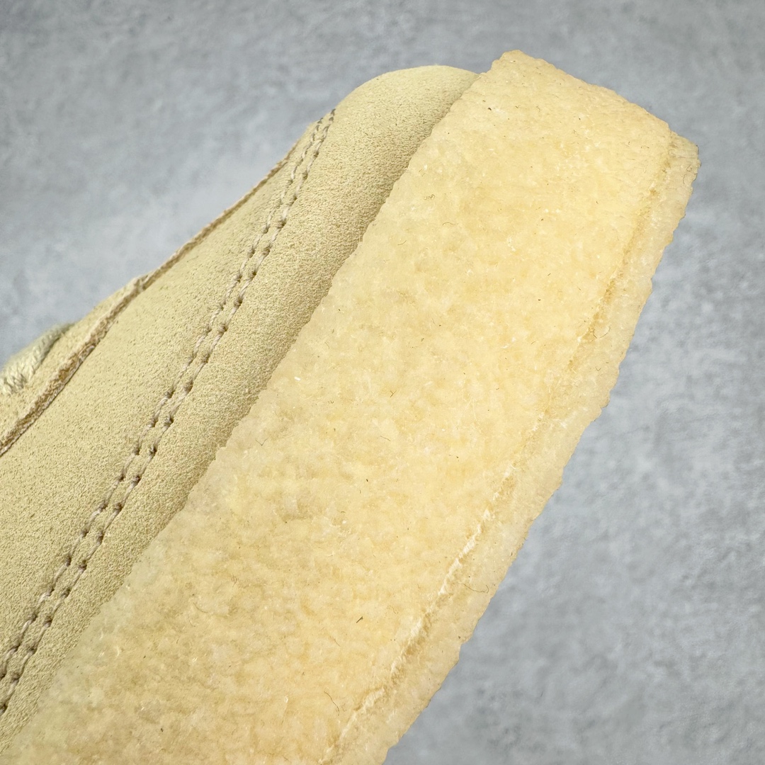 图片[18]-＃纯原福利 KITH x Clarks x AD Originals 8th Street Samba 三方联名桑巴舞街头系列低帮德训风百搭复古松糕休闲运动厚底板鞋 正确组合大底 大厂出品 结合 Wallabee 大底的全新 Samba 鞋款登场 KITH 创办人兼首席执行长 Ronnie Fieg 与 AD这对人气合作阵容再度重聚 不仅如此 今番更加入近年表现优秀的鞋履品牌 Clarks Originals 展开三方联名 透过热门项目互相碰撞将彼此的 DNA 协调融入 带来名为「8th Street Samba」的全新迭代 一次亮相橄榄绿、焦糖棕色、白底绿线条三种配色 尺码：36⅔ 37⅓ 38 38⅔ 39⅓ 40 40⅔ 41⅓ 42 42⅔ 43⅓ 44-选品中心