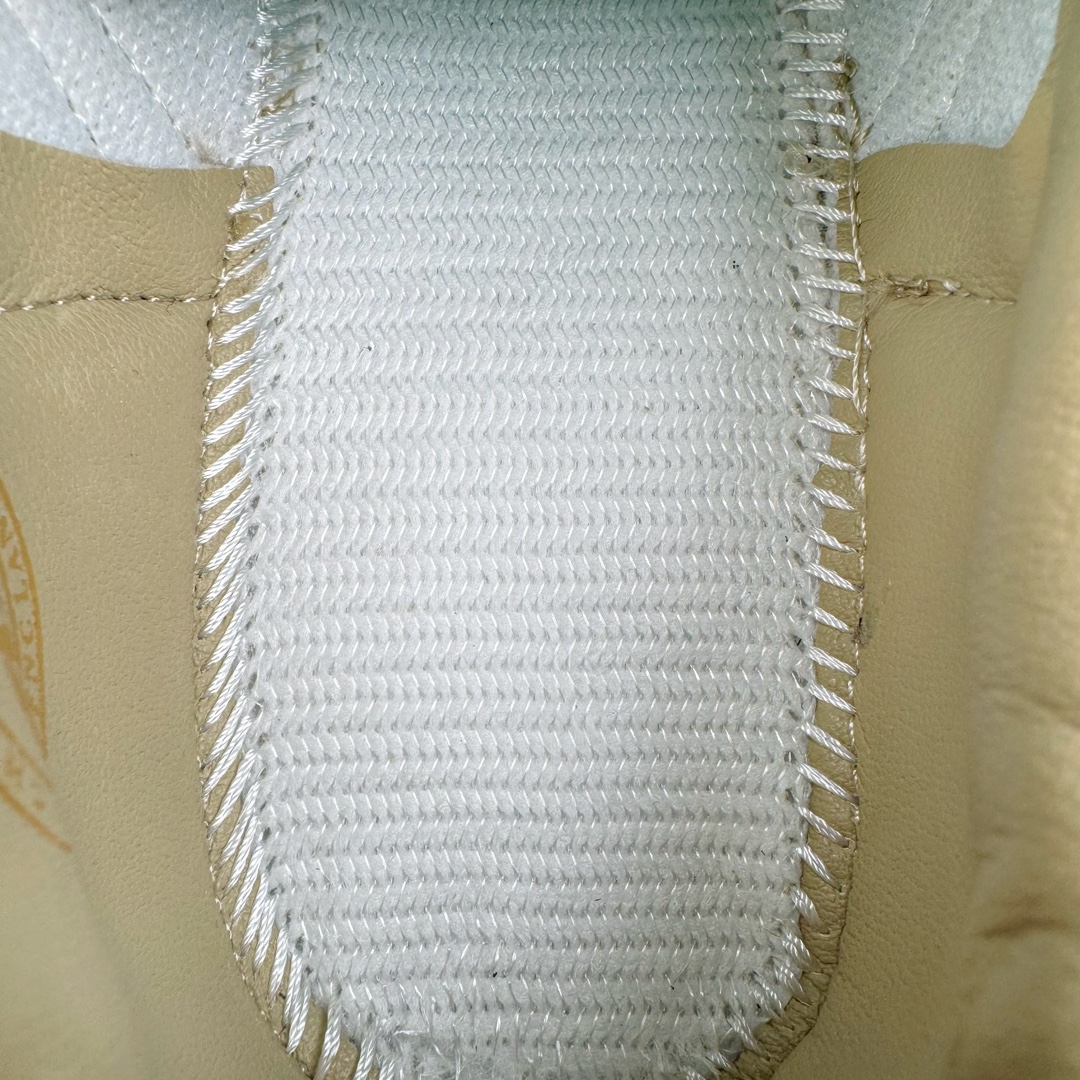 图片[20]-＃纯原福利 KITH x Clarks x AD Originals 8th Street Samba 三方联名桑巴舞街头系列低帮德训风百搭复古松糕休闲运动厚底板鞋 正确组合大底 大厂出品 结合 Wallabee 大底的全新 Samba 鞋款登场 KITH 创办人兼首席执行长 Ronnie Fieg 与 AD这对人气合作阵容再度重聚 不仅如此 今番更加入近年表现优秀的鞋履品牌 Clarks Originals 展开三方联名 透过热门项目互相碰撞将彼此的 DNA 协调融入 带来名为「8th Street Samba」的全新迭代 一次亮相橄榄绿、焦糖棕色、白底绿线条三种配色 尺码：36⅔ 37⅓ 38 38⅔ 39⅓ 40 40⅔ 41⅓ 42 42⅔ 43⅓ 44-选品中心