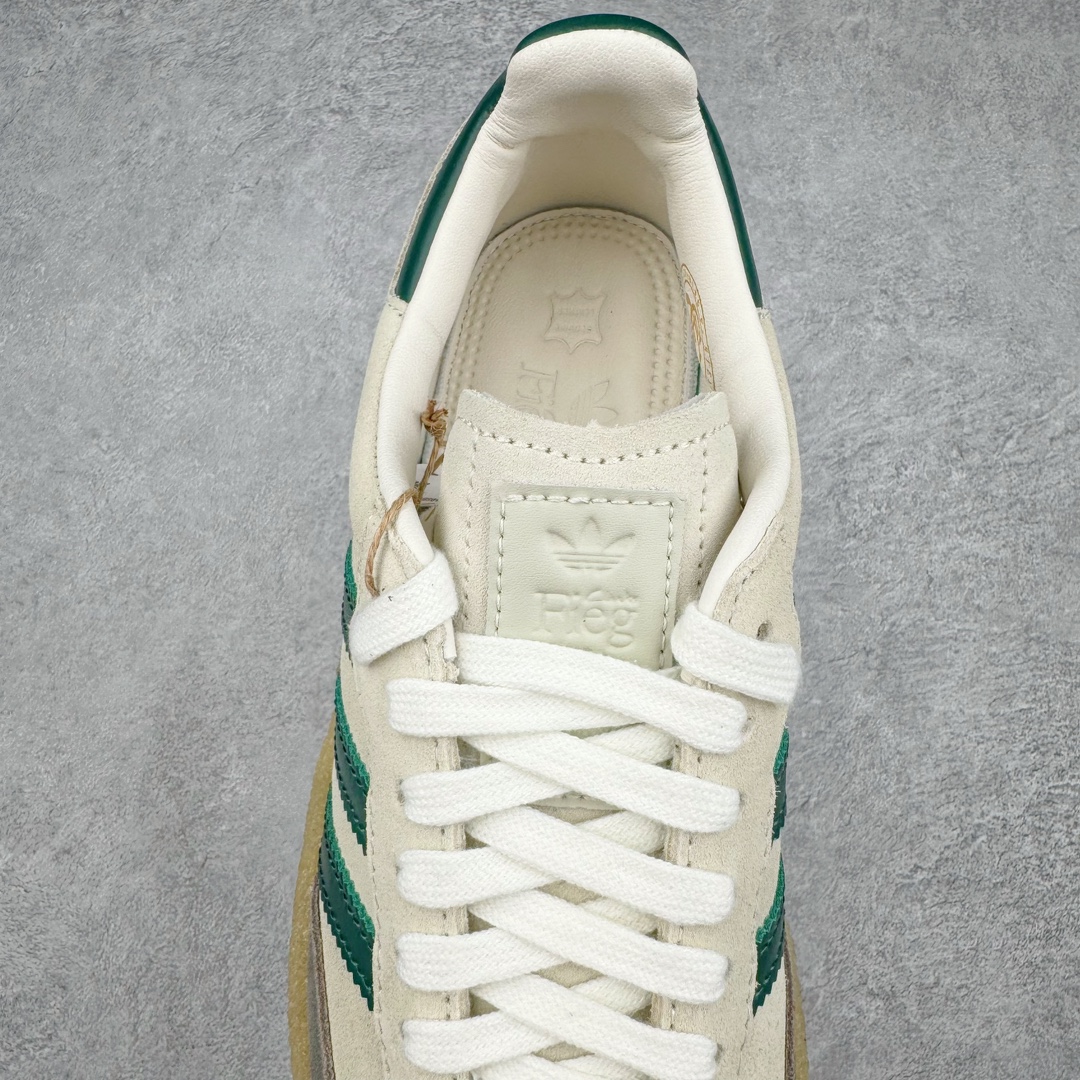 图片[5]-＃纯原福利 KITH x Clarks x AD Originals 8th Street Samba 三方联名桑巴舞街头系列低帮德训风百搭复古松糕休闲运动厚底板鞋 正确组合大底 大厂出品 结合 Wallabee 大底的全新 Samba 鞋款登场 KITH 创办人兼首席执行长 Ronnie Fieg 与 AD这对人气合作阵容再度重聚 不仅如此 今番更加入近年表现优秀的鞋履品牌 Clarks Originals 展开三方联名 透过热门项目互相碰撞将彼此的 DNA 协调融入 带来名为「8th Street Samba」的全新迭代 一次亮相橄榄绿、焦糖棕色、白底绿线条三种配色 尺码：36 36⅔ 40-选品中心