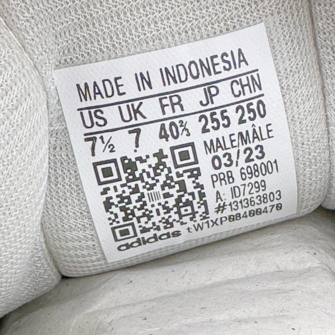 图片[19]-＃纯原福利 KITH x Clarks x AD Originals 8th Street Samba 三方联名桑巴舞街头系列低帮德训风百搭复古松糕休闲运动厚底板鞋 正确组合大底 大厂出品 结合 Wallabee 大底的全新 Samba 鞋款登场 KITH 创办人兼首席执行长 Ronnie Fieg 与 AD这对人气合作阵容再度重聚 不仅如此 今番更加入近年表现优秀的鞋履品牌 Clarks Originals 展开三方联名 透过热门项目互相碰撞将彼此的 DNA 协调融入 带来名为「8th Street Samba」的全新迭代 一次亮相橄榄绿、焦糖棕色、白底绿线条三种配色 尺码：36 36⅔ 40-选品中心