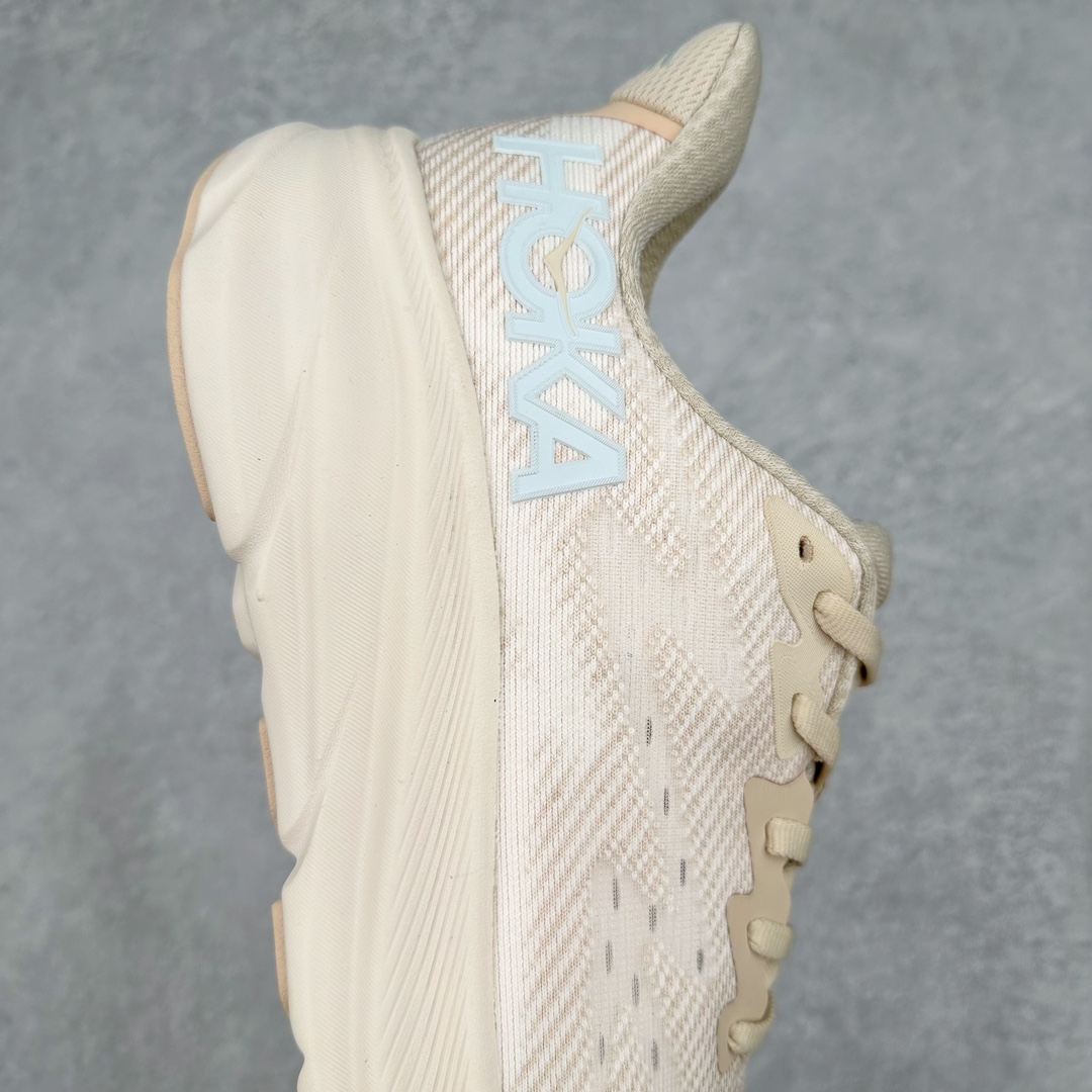 图片[6]-＃夏日福利特价 HOKA ONE ONE Clifton 克里夫顿9代专业性能减震公路跑步鞋 轻盈透气的针织网面和纱线的使用让鞋面更挺拔 增强鞋面的强度和支撑性能 搭配柔软的鞋舌 让双脚在舒适包裹中跑的更加畅快 全新泡棉中底 柔软的同时增强回弹性能 为不同跑者提供更平稳流畅的脚感 带来全面的缓冲保护 根据人体工程学设计的延长拉襟 后跟处弹软的海绵填充舒适固定 避免掉跟和摩擦 相比上一代光滑的内衬 Clifton 9的内衬增强了摩擦力 避免双脚在鞋内滑动 尺码：36 36.5 37.5 38 38.5 39 40 40.5 41 42 42.5 43 44 44.5 45-选品中心