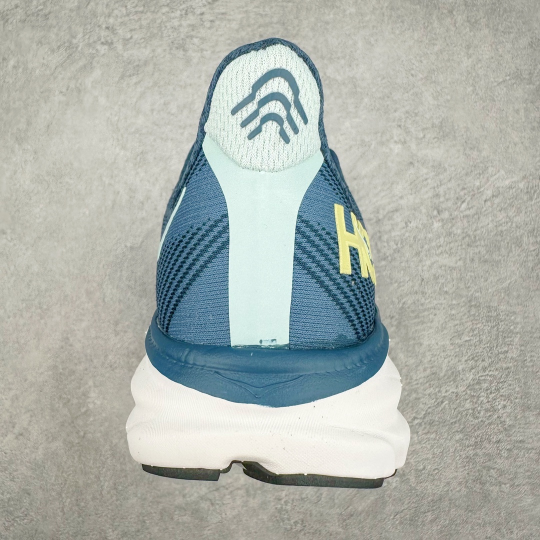 图片[8]-＃夏日福利特价 HOKA ONE ONE Clifton 克里夫顿9代专业性能减震公路跑步鞋 轻盈透气的针织网面和纱线的使用让鞋面更挺拔 增强鞋面的强度和支撑性能 搭配柔软的鞋舌 让双脚在舒适包裹中跑的更加畅快 全新泡棉中底 柔软的同时增强回弹性能 为不同跑者提供更平稳流畅的脚感 带来全面的缓冲保护 根据人体工程学设计的延长拉襟 后跟处弹软的海绵填充舒适固定 避免掉跟和摩擦 相比上一代光滑的内衬 Clifton 9的内衬增强了摩擦力 避免双脚在鞋内滑动 尺码：36 36.5 37.5 38 38.5 39 40 40.5 41 42 42.5 43 44 44.5 45-选品中心