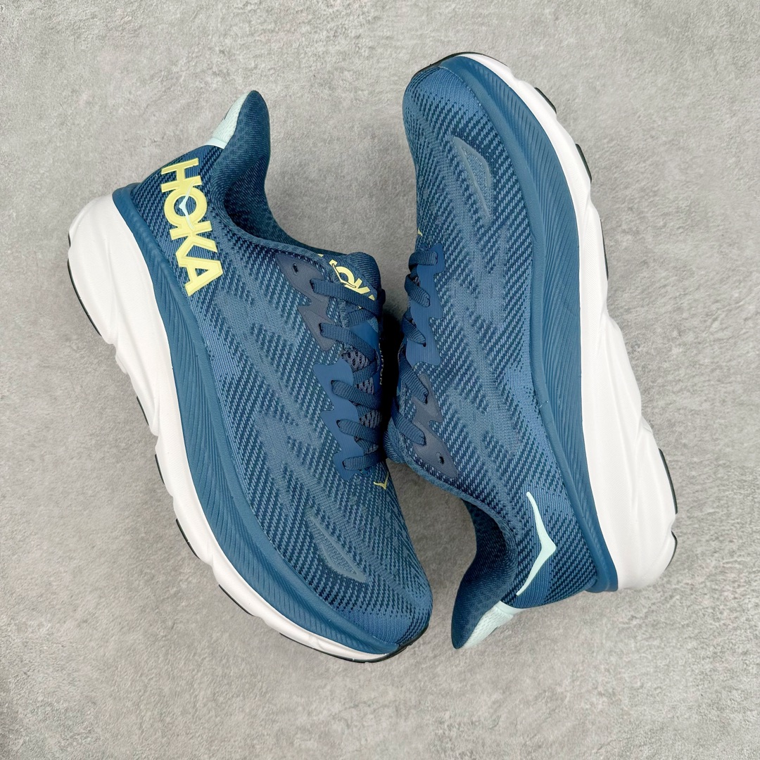 图片[3]-＃夏日福利特价 HOKA ONE ONE Clifton 克里夫顿9代专业性能减震公路跑步鞋 轻盈透气的针织网面和纱线的使用让鞋面更挺拔 增强鞋面的强度和支撑性能 搭配柔软的鞋舌 让双脚在舒适包裹中跑的更加畅快 全新泡棉中底 柔软的同时增强回弹性能 为不同跑者提供更平稳流畅的脚感 带来全面的缓冲保护 根据人体工程学设计的延长拉襟 后跟处弹软的海绵填充舒适固定 避免掉跟和摩擦 相比上一代光滑的内衬 Clifton 9的内衬增强了摩擦力 避免双脚在鞋内滑动 尺码：36 36.5 37.5 38 38.5 39 40 40.5 41 42 42.5 43 44 44.5 45-选品中心