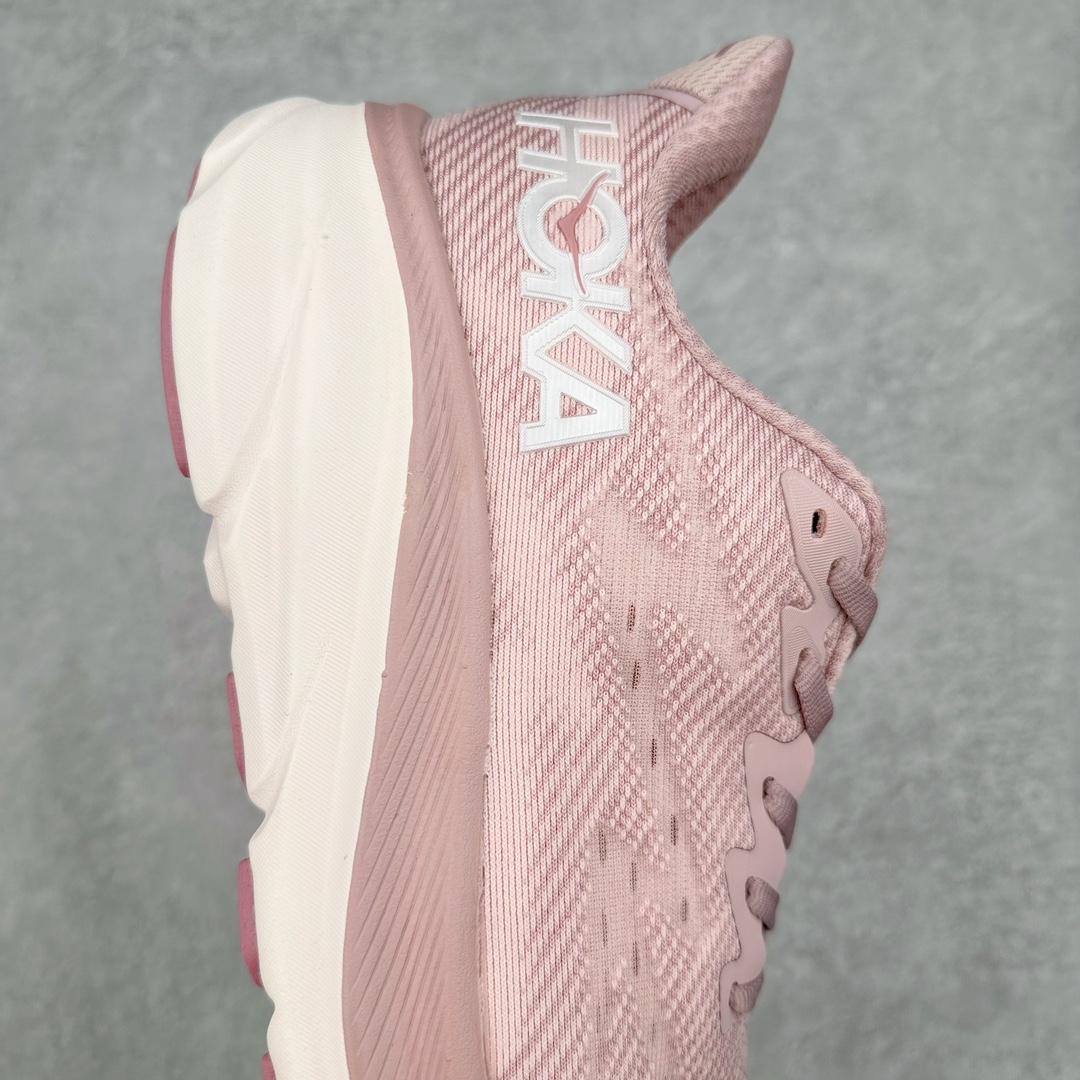 图片[6]-＃夏日福利特价 HOKA ONE ONE Clifton 克里夫顿9代专业性能减震公路跑步鞋 轻盈透气的针织网面和纱线的使用让鞋面更挺拔 增强鞋面的强度和支撑性能 搭配柔软的鞋舌 让双脚在舒适包裹中跑的更加畅快 全新泡棉中底 柔软的同时增强回弹性能 为不同跑者提供更平稳流畅的脚感 带来全面的缓冲保护 根据人体工程学设计的延长拉襟 后跟处弹软的海绵填充舒适固定 避免掉跟和摩擦 相比上一代光滑的内衬 Clifton 9的内衬增强了摩擦力 避免双脚在鞋内滑动 尺码：36 36.5 37.5 38 38.5 39 40 40.5 41 42 42.5 43 44 44.5 45-选品中心