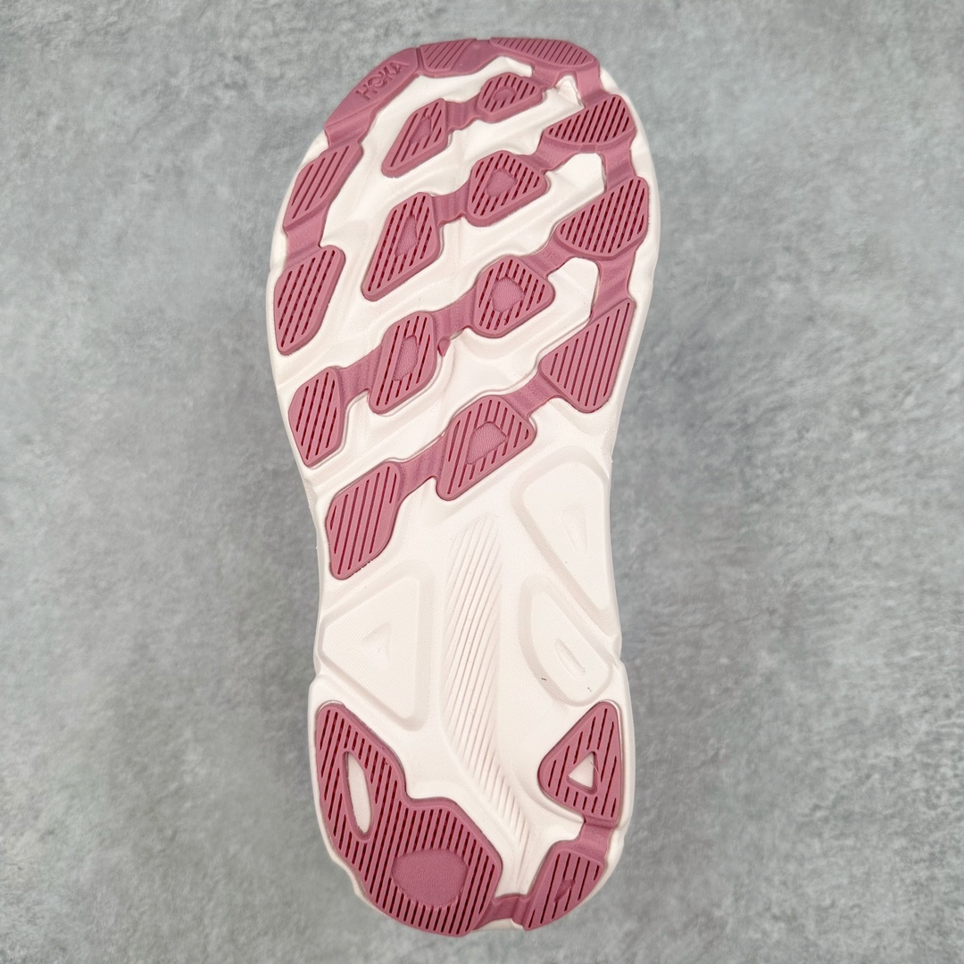 图片[9]-＃夏日福利特价 HOKA ONE ONE Clifton 克里夫顿9代专业性能减震公路跑步鞋 轻盈透气的针织网面和纱线的使用让鞋面更挺拔 增强鞋面的强度和支撑性能 搭配柔软的鞋舌 让双脚在舒适包裹中跑的更加畅快 全新泡棉中底 柔软的同时增强回弹性能 为不同跑者提供更平稳流畅的脚感 带来全面的缓冲保护 根据人体工程学设计的延长拉襟 后跟处弹软的海绵填充舒适固定 避免掉跟和摩擦 相比上一代光滑的内衬 Clifton 9的内衬增强了摩擦力 避免双脚在鞋内滑动 尺码：36 36.5 37.5 38 38.5 39 40 40.5 41 42 42.5 43 44 44.5 45-选品中心