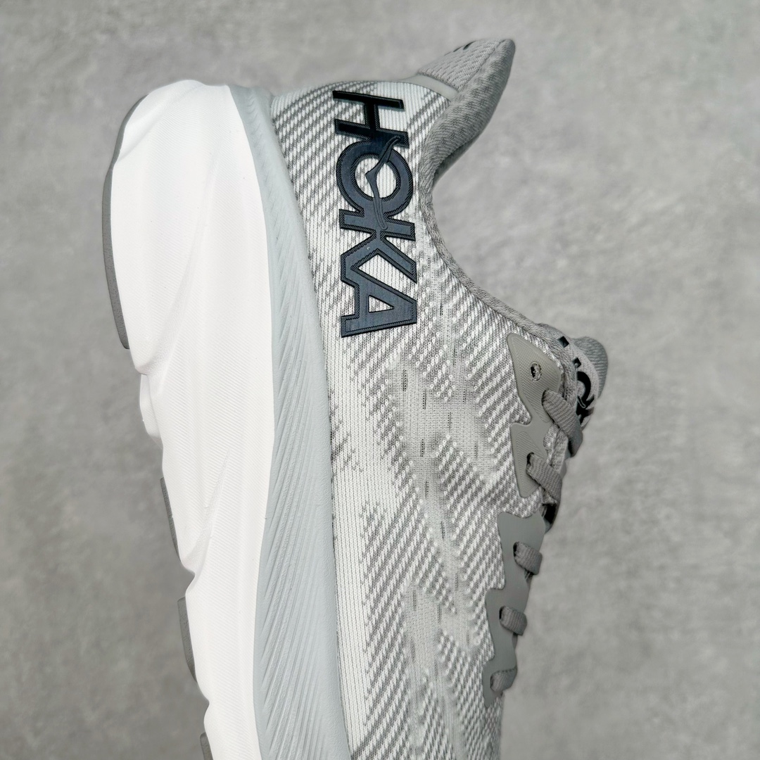 图片[6]-＃夏日福利特价 HOKA ONE ONE Clifton 克里夫顿9代专业性能减震公路跑步鞋 轻盈透气的针织网面和纱线的使用让鞋面更挺拔 增强鞋面的强度和支撑性能 搭配柔软的鞋舌 让双脚在舒适包裹中跑的更加畅快 全新泡棉中底 柔软的同时增强回弹性能 为不同跑者提供更平稳流畅的脚感 带来全面的缓冲保护 根据人体工程学设计的延长拉襟 后跟处弹软的海绵填充舒适固定 避免掉跟和摩擦 相比上一代光滑的内衬 Clifton 9的内衬增强了摩擦力 避免双脚在鞋内滑动 尺码：36 36.5 37.5 38 38.5 39 40 40.5 41 42 42.5 43 44 44.5 45-选品中心