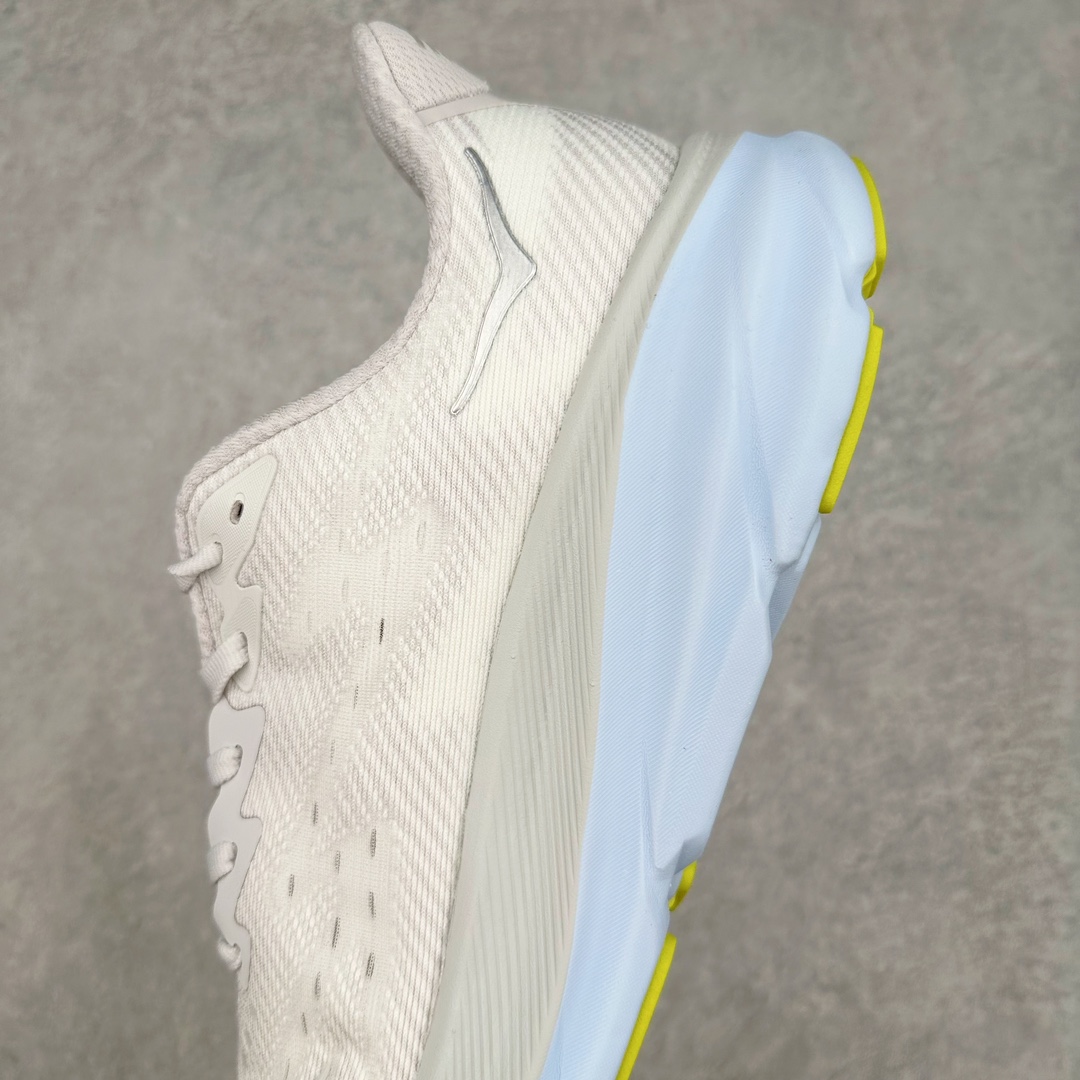 图片[7]-＃夏日福利特价 HOKA ONE ONE Clifton 克里夫顿9代专业性能减震公路跑步鞋 轻盈透气的针织网面和纱线的使用让鞋面更挺拔 增强鞋面的强度和支撑性能 搭配柔软的鞋舌 让双脚在舒适包裹中跑的更加畅快 全新泡棉中底 柔软的同时增强回弹性能 为不同跑者提供更平稳流畅的脚感 带来全面的缓冲保护 根据人体工程学设计的延长拉襟 后跟处弹软的海绵填充舒适固定 避免掉跟和摩擦 相比上一代光滑的内衬 Clifton 9的内衬增强了摩擦力 避免双脚在鞋内滑动 尺码：36 36.5 37.5 38 38.5 39 40 40.5 41 42 42.5 43 44 44.5 45-选品中心