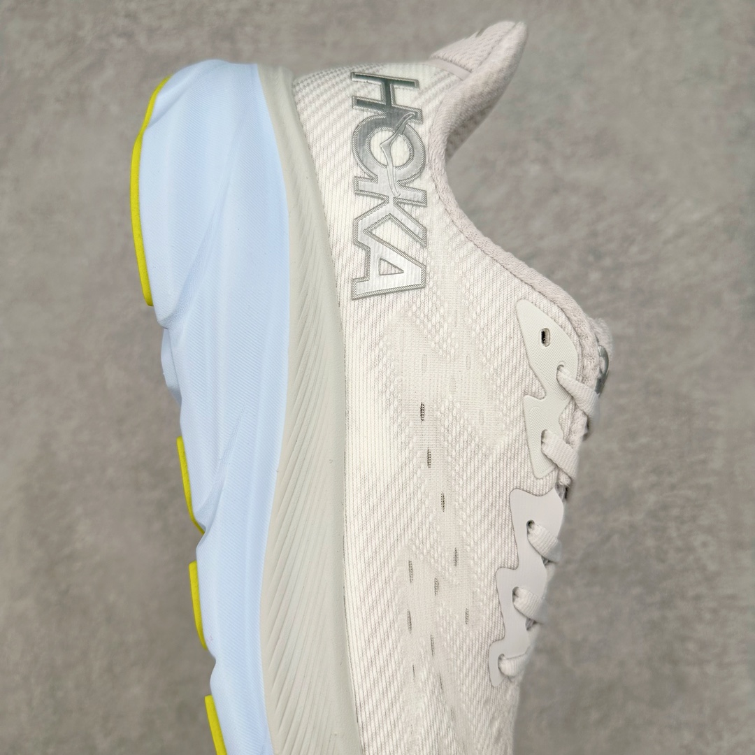 图片[6]-＃夏日福利特价 HOKA ONE ONE Clifton 克里夫顿9代专业性能减震公路跑步鞋 轻盈透气的针织网面和纱线的使用让鞋面更挺拔 增强鞋面的强度和支撑性能 搭配柔软的鞋舌 让双脚在舒适包裹中跑的更加畅快 全新泡棉中底 柔软的同时增强回弹性能 为不同跑者提供更平稳流畅的脚感 带来全面的缓冲保护 根据人体工程学设计的延长拉襟 后跟处弹软的海绵填充舒适固定 避免掉跟和摩擦 相比上一代光滑的内衬 Clifton 9的内衬增强了摩擦力 避免双脚在鞋内滑动 尺码：36 36.5 37.5 38 38.5 39 40 40.5 41 42 42.5 43 44 44.5 45-选品中心