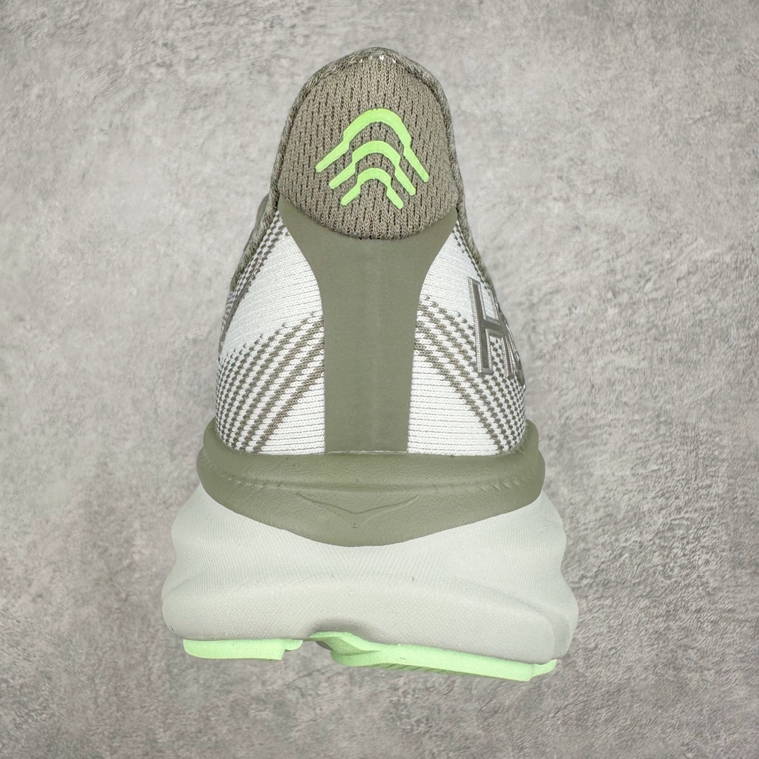 图片[8]-＃夏日福利特价 HOKA ONE ONE Clifton 克里夫顿9代专业性能减震公路跑步鞋 轻盈透气的针织网面和纱线的使用让鞋面更挺拔 增强鞋面的强度和支撑性能 搭配柔软的鞋舌 让双脚在舒适包裹中跑的更加畅快 全新泡棉中底 柔软的同时增强回弹性能 为不同跑者提供更平稳流畅的脚感 带来全面的缓冲保护 根据人体工程学设计的延长拉襟 后跟处弹软的海绵填充舒适固定 避免掉跟和摩擦 相比上一代光滑的内衬 Clifton 9的内衬增强了摩擦力 避免双脚在鞋内滑动 尺码：36 36.5 37.5 38 38.5 39 40 40.5 41 42 42.5 43 44 44.5 45-选品中心