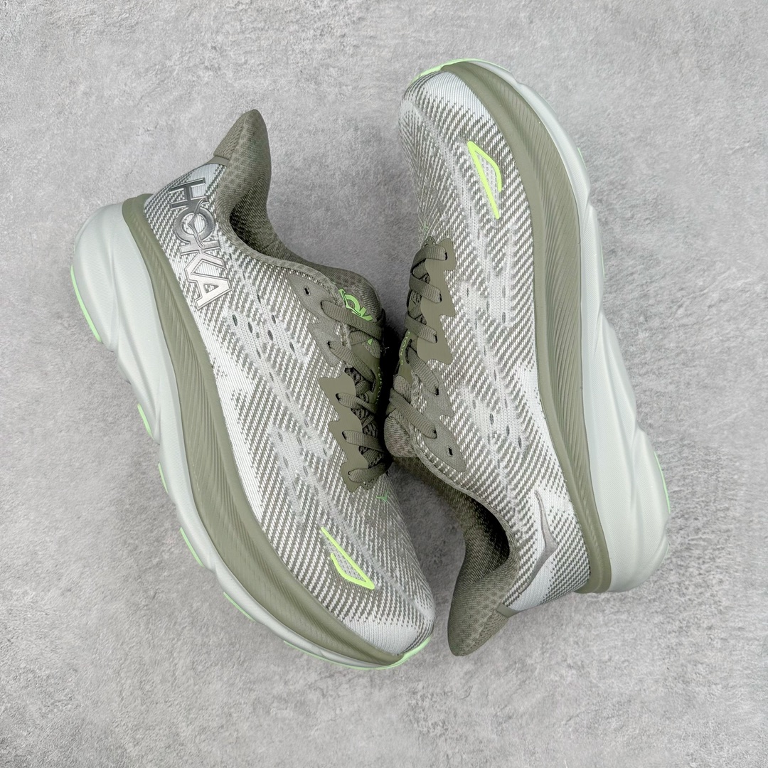 图片[3]-＃夏日福利特价 HOKA ONE ONE Clifton 克里夫顿9代专业性能减震公路跑步鞋 轻盈透气的针织网面和纱线的使用让鞋面更挺拔 增强鞋面的强度和支撑性能 搭配柔软的鞋舌 让双脚在舒适包裹中跑的更加畅快 全新泡棉中底 柔软的同时增强回弹性能 为不同跑者提供更平稳流畅的脚感 带来全面的缓冲保护 根据人体工程学设计的延长拉襟 后跟处弹软的海绵填充舒适固定 避免掉跟和摩擦 相比上一代光滑的内衬 Clifton 9的内衬增强了摩擦力 避免双脚在鞋内滑动 尺码：36 36.5 37.5 38 38.5 39 40 40.5 41 42 42.5 43 44 44.5 45-选品中心