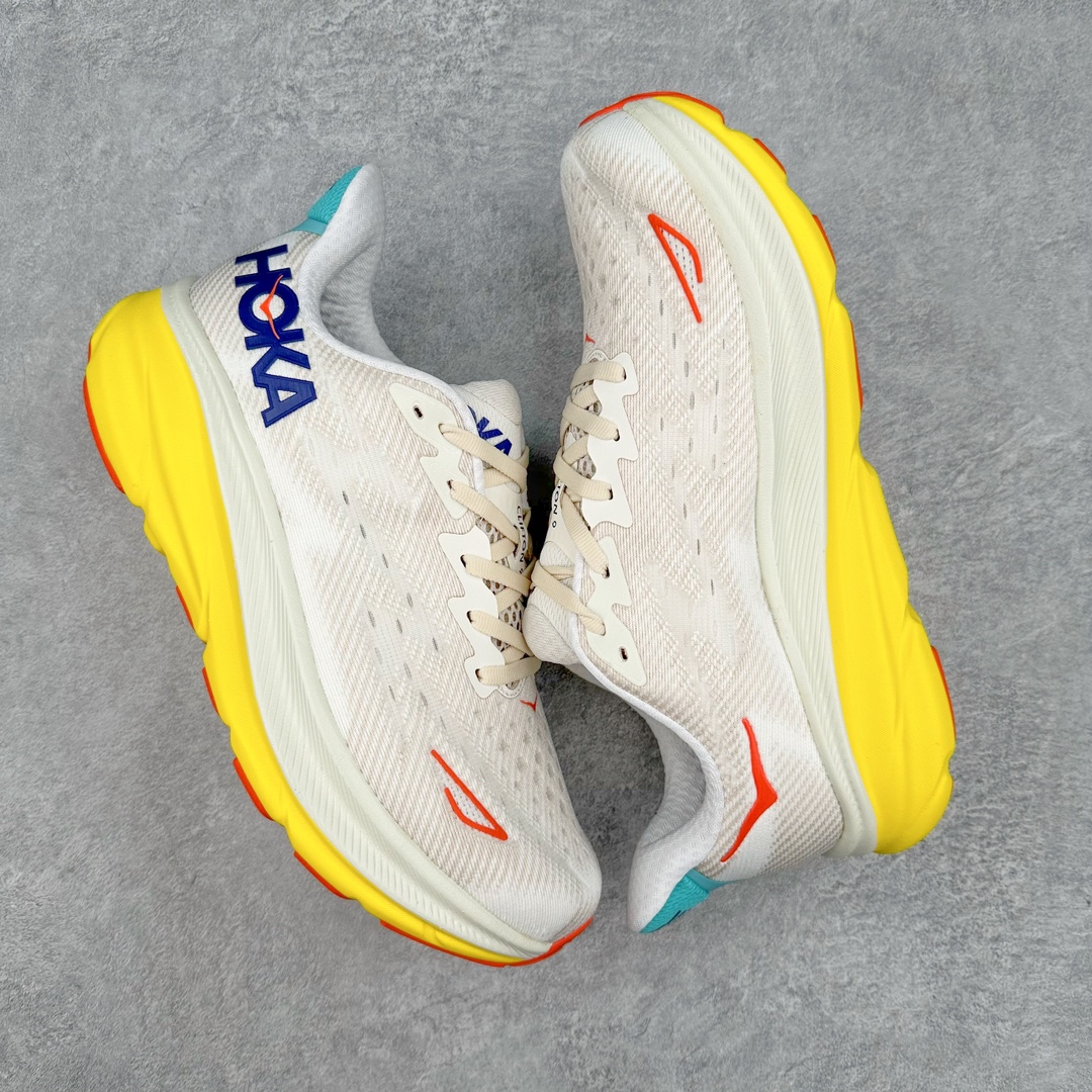 图片[3]-＃夏日福利特价 HOKA ONE ONE Clifton 克里夫顿9代专业性能减震公路跑步鞋 轻盈透气的针织网面和纱线的使用让鞋面更挺拔 增强鞋面的强度和支撑性能 搭配柔软的鞋舌 让双脚在舒适包裹中跑的更加畅快 全新泡棉中底 柔软的同时增强回弹性能 为不同跑者提供更平稳流畅的脚感 带来全面的缓冲保护 根据人体工程学设计的延长拉襟 后跟处弹软的海绵填充舒适固定 避免掉跟和摩擦 相比上一代光滑的内衬 Clifton 9的内衬增强了摩擦力 避免双脚在鞋内滑动 尺码：36 36.5 37.5 38 38.5 39 40 40.5 41 42 42.5 43 44 44.5 45-选品中心