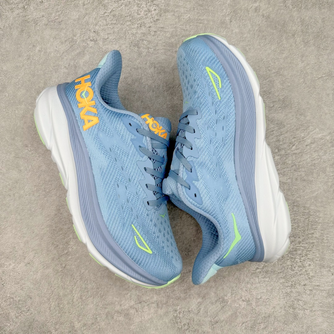 图片[3]-＃夏日福利特价 HOKA ONE ONE Clifton 克里夫顿9代专业性能减震公路跑步鞋 轻盈透气的针织网面和纱线的使用让鞋面更挺拔 增强鞋面的强度和支撑性能 搭配柔软的鞋舌 让双脚在舒适包裹中跑的更加畅快 全新泡棉中底 柔软的同时增强回弹性能 为不同跑者提供更平稳流畅的脚感 带来全面的缓冲保护 根据人体工程学设计的延长拉襟 后跟处弹软的海绵填充舒适固定 避免掉跟和摩擦 相比上一代光滑的内衬 Clifton 9的内衬增强了摩擦力 避免双脚在鞋内滑动 尺码：36 36.5 37.5 38 38.5 39 40 40.5 41 42 42.5 43 44 44.5 45-选品中心