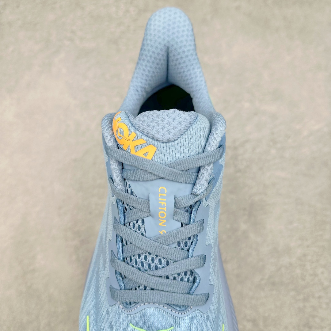 图片[5]-＃夏日福利特价 HOKA ONE ONE Clifton 克里夫顿9代专业性能减震公路跑步鞋 轻盈透气的针织网面和纱线的使用让鞋面更挺拔 增强鞋面的强度和支撑性能 搭配柔软的鞋舌 让双脚在舒适包裹中跑的更加畅快 全新泡棉中底 柔软的同时增强回弹性能 为不同跑者提供更平稳流畅的脚感 带来全面的缓冲保护 根据人体工程学设计的延长拉襟 后跟处弹软的海绵填充舒适固定 避免掉跟和摩擦 相比上一代光滑的内衬 Clifton 9的内衬增强了摩擦力 避免双脚在鞋内滑动 尺码：36 36.5 37.5 38 38.5 39 40 40.5 41 42 42.5 43 44 44.5 45-选品中心
