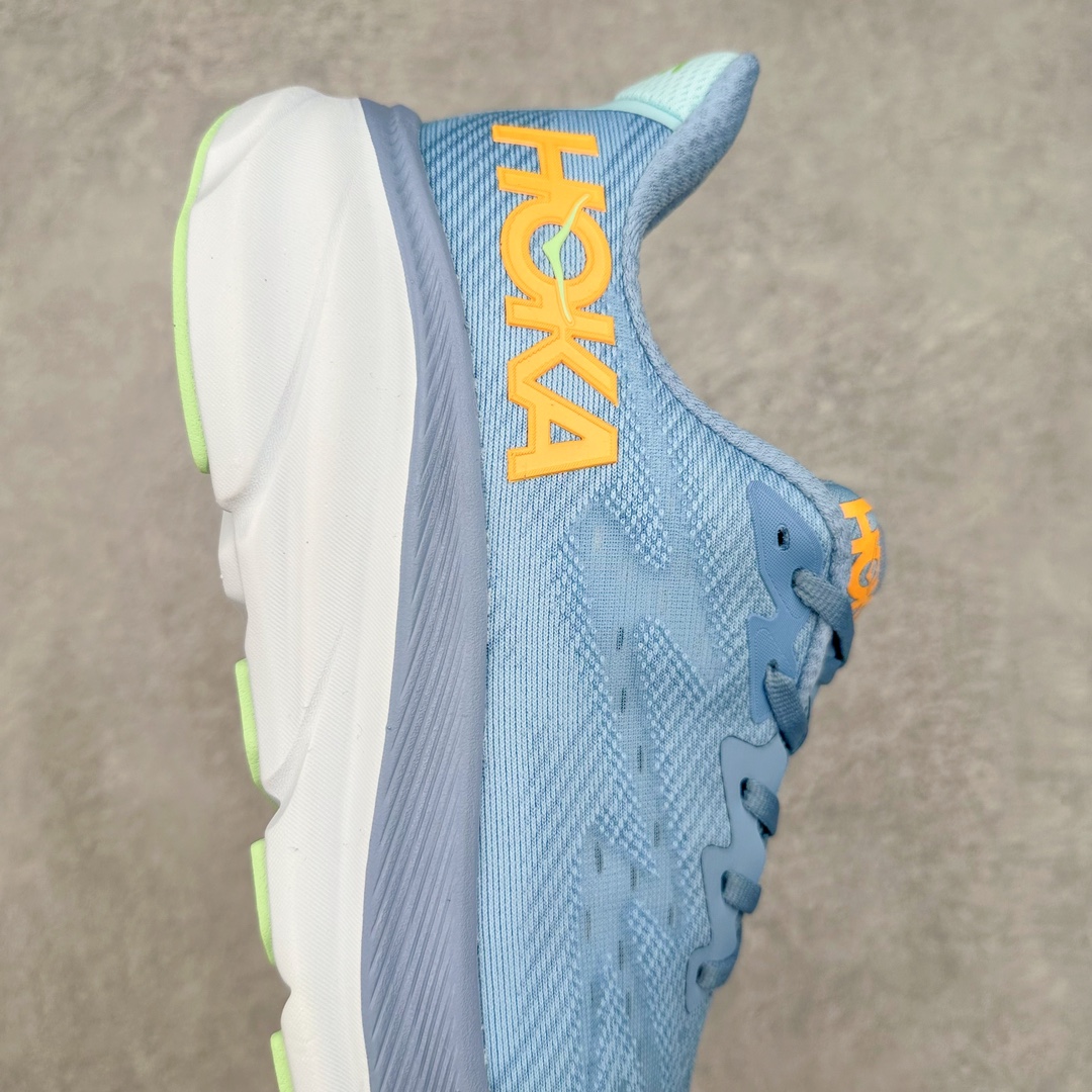 图片[6]-＃夏日福利特价 HOKA ONE ONE Clifton 克里夫顿9代专业性能减震公路跑步鞋 轻盈透气的针织网面和纱线的使用让鞋面更挺拔 增强鞋面的强度和支撑性能 搭配柔软的鞋舌 让双脚在舒适包裹中跑的更加畅快 全新泡棉中底 柔软的同时增强回弹性能 为不同跑者提供更平稳流畅的脚感 带来全面的缓冲保护 根据人体工程学设计的延长拉襟 后跟处弹软的海绵填充舒适固定 避免掉跟和摩擦 相比上一代光滑的内衬 Clifton 9的内衬增强了摩擦力 避免双脚在鞋内滑动 尺码：36 36.5 37.5 38 38.5 39 40 40.5 41 42 42.5 43 44 44.5 45-选品中心