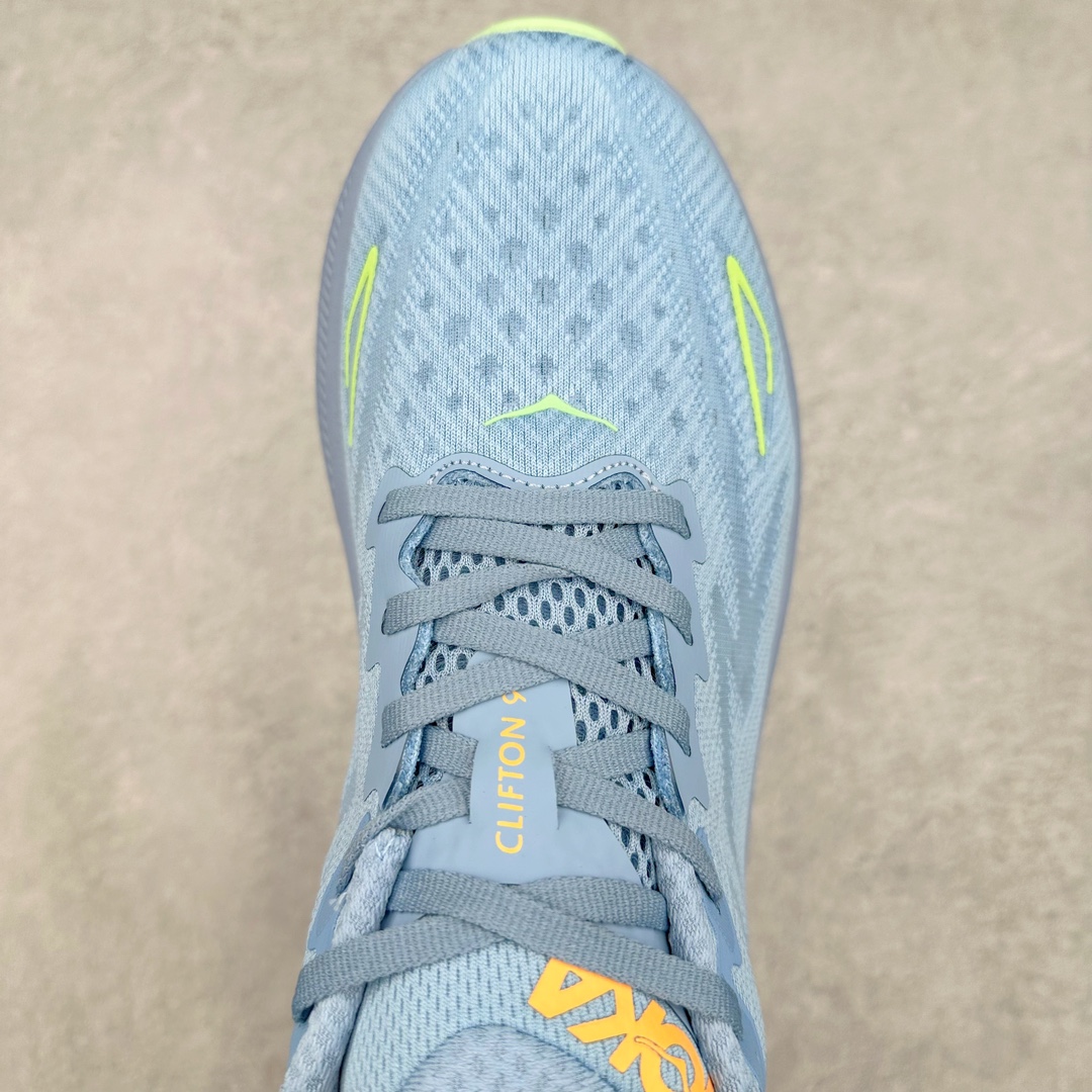 图片[4]-＃夏日福利特价 HOKA ONE ONE Clifton 克里夫顿9代专业性能减震公路跑步鞋 轻盈透气的针织网面和纱线的使用让鞋面更挺拔 增强鞋面的强度和支撑性能 搭配柔软的鞋舌 让双脚在舒适包裹中跑的更加畅快 全新泡棉中底 柔软的同时增强回弹性能 为不同跑者提供更平稳流畅的脚感 带来全面的缓冲保护 根据人体工程学设计的延长拉襟 后跟处弹软的海绵填充舒适固定 避免掉跟和摩擦 相比上一代光滑的内衬 Clifton 9的内衬增强了摩擦力 避免双脚在鞋内滑动 尺码：36 36.5 37.5 38 38.5 39 40 40.5 41 42 42.5 43 44 44.5 45-选品中心