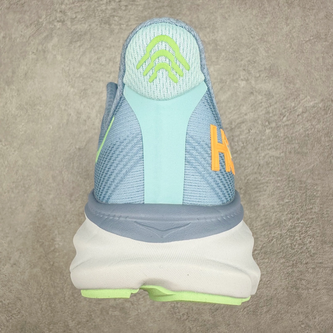 图片[8]-＃夏日福利特价 HOKA ONE ONE Clifton 克里夫顿9代专业性能减震公路跑步鞋 轻盈透气的针织网面和纱线的使用让鞋面更挺拔 增强鞋面的强度和支撑性能 搭配柔软的鞋舌 让双脚在舒适包裹中跑的更加畅快 全新泡棉中底 柔软的同时增强回弹性能 为不同跑者提供更平稳流畅的脚感 带来全面的缓冲保护 根据人体工程学设计的延长拉襟 后跟处弹软的海绵填充舒适固定 避免掉跟和摩擦 相比上一代光滑的内衬 Clifton 9的内衬增强了摩擦力 避免双脚在鞋内滑动 尺码：36 36.5 37.5 38 38.5 39 40 40.5 41 42 42.5 43 44 44.5 45-选品中心