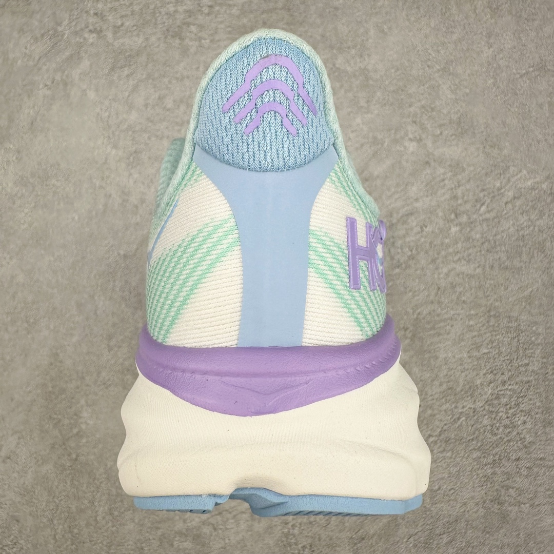 图片[8]-＃夏日福利特价 HOKA ONE ONE Clifton 克里夫顿9代专业性能减震公路跑步鞋 轻盈透气的针织网面和纱线的使用让鞋面更挺拔 增强鞋面的强度和支撑性能 搭配柔软的鞋舌 让双脚在舒适包裹中跑的更加畅快 全新泡棉中底 柔软的同时增强回弹性能 为不同跑者提供更平稳流畅的脚感 带来全面的缓冲保护 根据人体工程学设计的延长拉襟 后跟处弹软的海绵填充舒适固定 避免掉跟和摩擦 相比上一代光滑的内衬 Clifton 9的内衬增强了摩擦力 避免双脚在鞋内滑动 尺码：36 36.5 37.5 38 38.5 39 40 40.5 41 42 42.5 43 44 44.5 45-选品中心