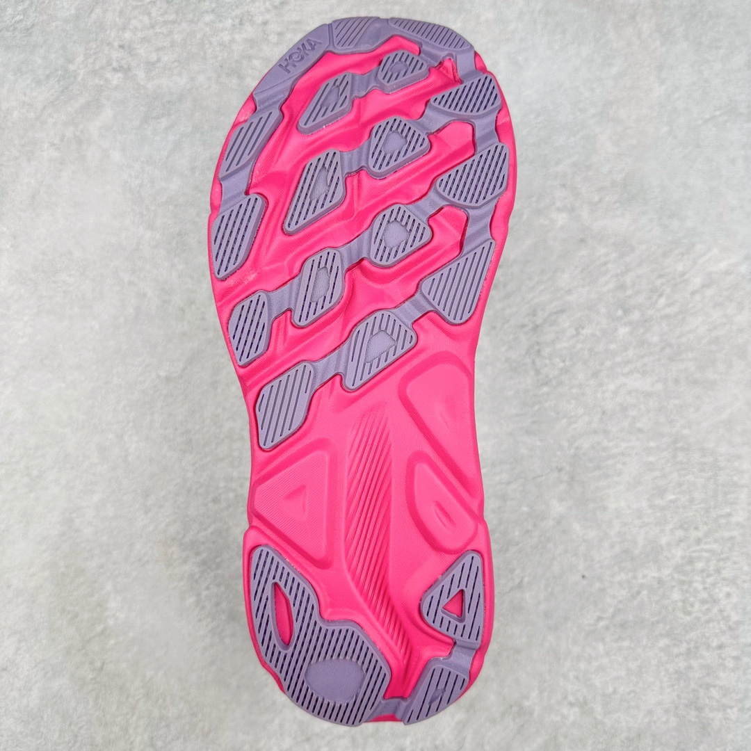 图片[9]-＃夏日福利特价 HOKA ONE ONE Clifton 克里夫顿9代专业性能减震公路跑步鞋 轻盈透气的针织网面和纱线的使用让鞋面更挺拔 增强鞋面的强度和支撑性能 搭配柔软的鞋舌 让双脚在舒适包裹中跑的更加畅快 全新泡棉中底 柔软的同时增强回弹性能 为不同跑者提供更平稳流畅的脚感 带来全面的缓冲保护 根据人体工程学设计的延长拉襟 后跟处弹软的海绵填充舒适固定 避免掉跟和摩擦 相比上一代光滑的内衬 Clifton 9的内衬增强了摩擦力 避免双脚在鞋内滑动 尺码：36 36.5 37.5 38 38.5 39 40 40.5 41 42 42.5 43 44 44.5 45-选品中心
