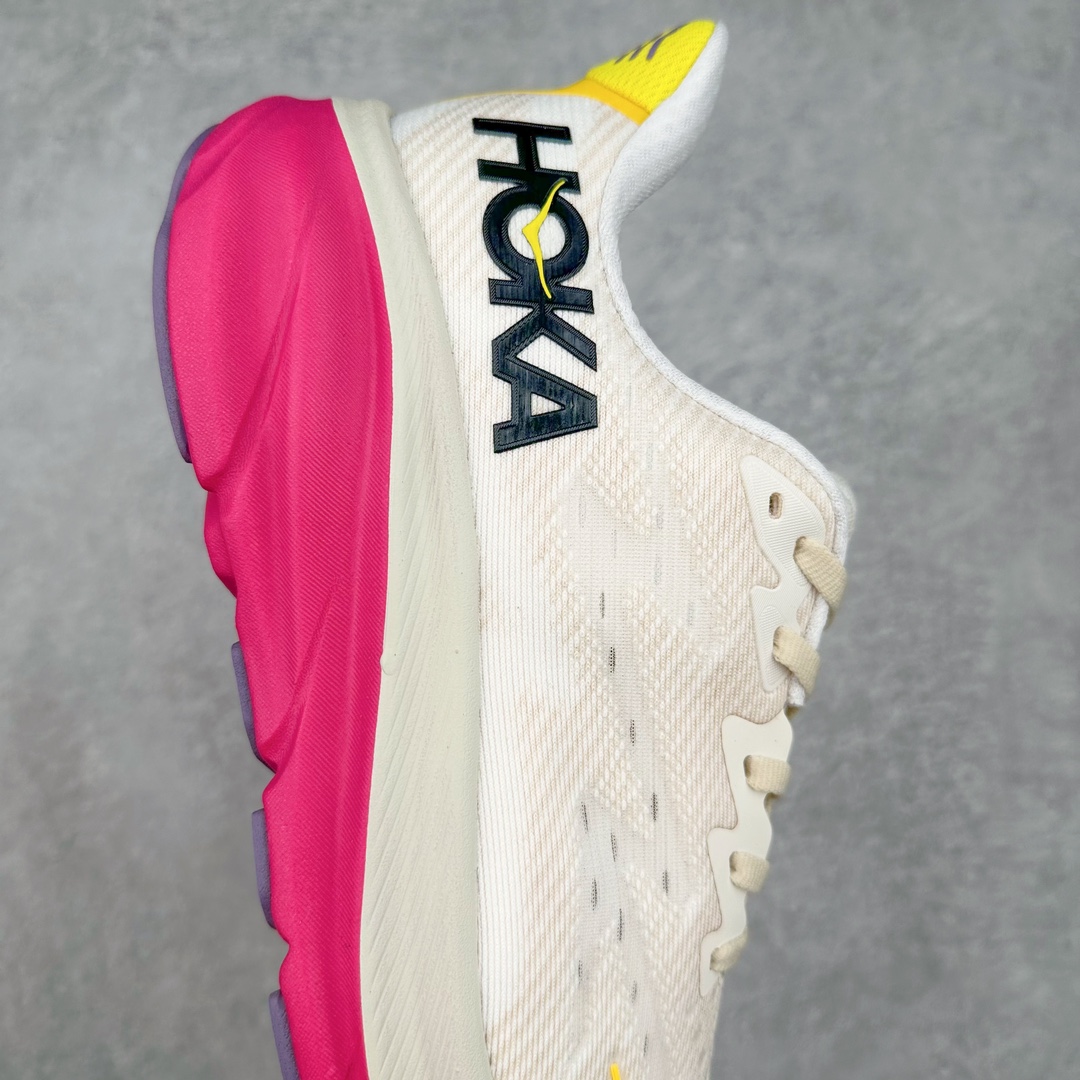 图片[6]-＃夏日福利特价 HOKA ONE ONE Clifton 克里夫顿9代专业性能减震公路跑步鞋 轻盈透气的针织网面和纱线的使用让鞋面更挺拔 增强鞋面的强度和支撑性能 搭配柔软的鞋舌 让双脚在舒适包裹中跑的更加畅快 全新泡棉中底 柔软的同时增强回弹性能 为不同跑者提供更平稳流畅的脚感 带来全面的缓冲保护 根据人体工程学设计的延长拉襟 后跟处弹软的海绵填充舒适固定 避免掉跟和摩擦 相比上一代光滑的内衬 Clifton 9的内衬增强了摩擦力 避免双脚在鞋内滑动 尺码：36 36.5 37.5 38 38.5 39 40 40.5 41 42 42.5 43 44 44.5 45-选品中心