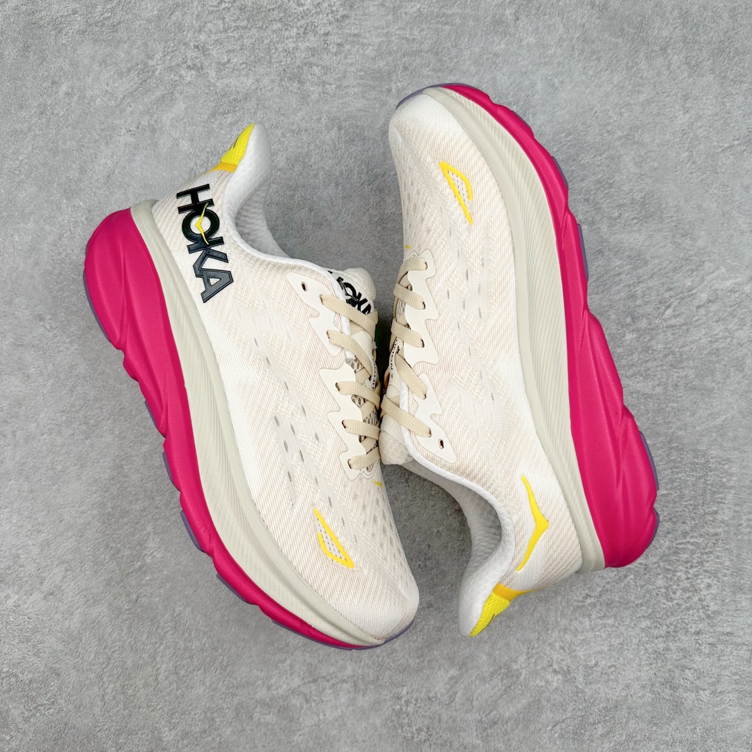 图片[3]-＃夏日福利特价 HOKA ONE ONE Clifton 克里夫顿9代专业性能减震公路跑步鞋 轻盈透气的针织网面和纱线的使用让鞋面更挺拔 增强鞋面的强度和支撑性能 搭配柔软的鞋舌 让双脚在舒适包裹中跑的更加畅快 全新泡棉中底 柔软的同时增强回弹性能 为不同跑者提供更平稳流畅的脚感 带来全面的缓冲保护 根据人体工程学设计的延长拉襟 后跟处弹软的海绵填充舒适固定 避免掉跟和摩擦 相比上一代光滑的内衬 Clifton 9的内衬增强了摩擦力 避免双脚在鞋内滑动 尺码：36 36.5 37.5 38 38.5 39 40 40.5 41 42 42.5 43 44 44.5 45-选品中心