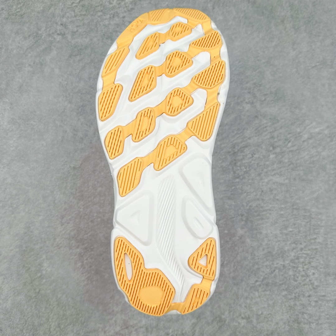 图片[9]-＃夏日福利特价 HOKA ONE ONE Clifton 克里夫顿9代专业性能减震公路跑步鞋 轻盈透气的针织网面和纱线的使用让鞋面更挺拔 增强鞋面的强度和支撑性能 搭配柔软的鞋舌 让双脚在舒适包裹中跑的更加畅快 全新泡棉中底 柔软的同时增强回弹性能 为不同跑者提供更平稳流畅的脚感 带来全面的缓冲保护 根据人体工程学设计的延长拉襟 后跟处弹软的海绵填充舒适固定 避免掉跟和摩擦 相比上一代光滑的内衬 Clifton 9的内衬增强了摩擦力 避免双脚在鞋内滑动 尺码：36 36.5 37.5 38 38.5 39 40 40.5 41 42 42.5 43 44 44.5 45-选品中心