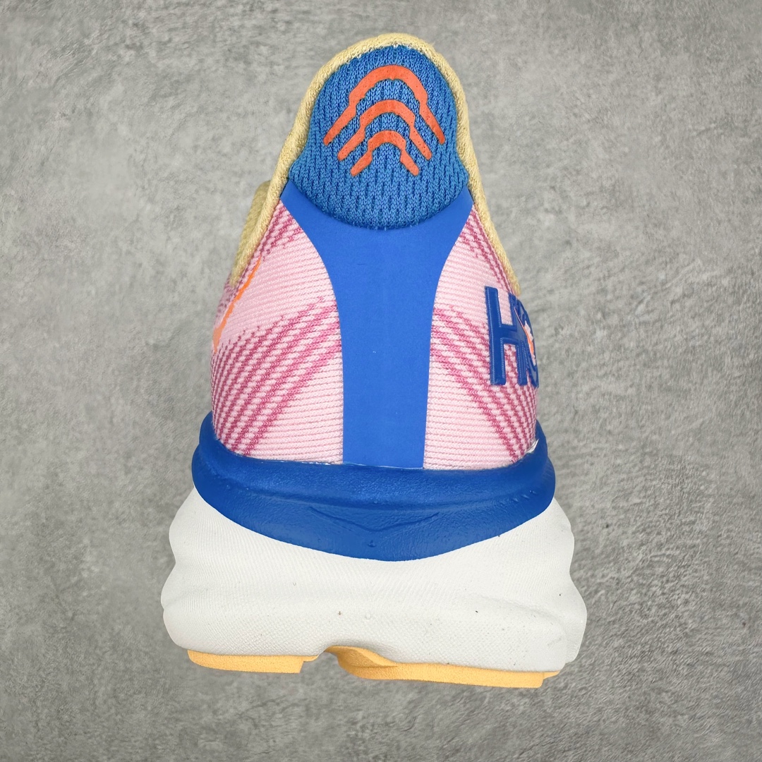 图片[8]-＃夏日福利特价 HOKA ONE ONE Clifton 克里夫顿9代专业性能减震公路跑步鞋 轻盈透气的针织网面和纱线的使用让鞋面更挺拔 增强鞋面的强度和支撑性能 搭配柔软的鞋舌 让双脚在舒适包裹中跑的更加畅快 全新泡棉中底 柔软的同时增强回弹性能 为不同跑者提供更平稳流畅的脚感 带来全面的缓冲保护 根据人体工程学设计的延长拉襟 后跟处弹软的海绵填充舒适固定 避免掉跟和摩擦 相比上一代光滑的内衬 Clifton 9的内衬增强了摩擦力 避免双脚在鞋内滑动 尺码：36 36.5 37.5 38 38.5 39 40 40.5 41 42 42.5 43 44 44.5 45-选品中心