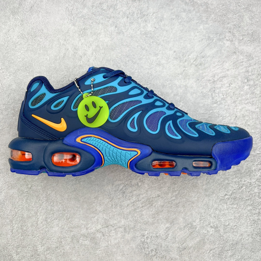 ＃MX NK Air Max Plus Drift 复古气垫跑鞋 FD4290 中底造型大部分保留，仅在前段追加了加固上翻 鞋面的经典轮廓得以重塑 带来更契合现代审美的外观 整双鞋采用撞色妆点 鞋面采用网眼布和皮革材质打造 鞋舌处带有 3M 反光科技 鞋垫处和鞋后跟印有 “TN” 字样 彰显鞋款身份 配置方面中底搭载 Air Max 科技 保证了日常穿着的缓震性 尺码：36 36.5 37.5 38 38.5 39 40 40.5 41 42 42.5 43 44 44.5 45-选品中心