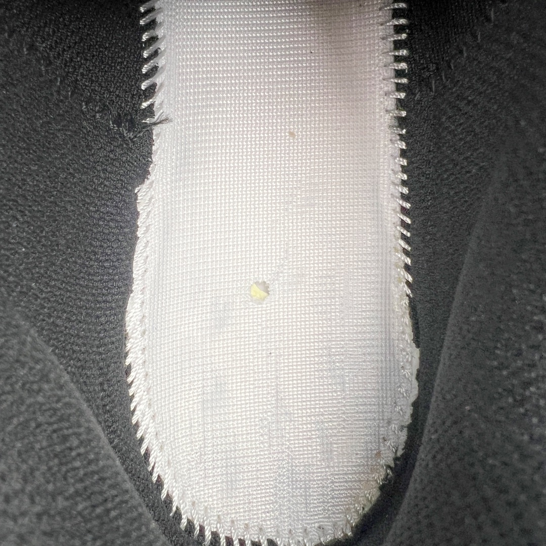 图片[12]-＃MX NK Air Max Plus Drift 复古气垫跑鞋 FD4290-009 中底造型大部分保留，仅在前段追加了加固上翻 鞋面的经典轮廓得以重塑 带来更契合现代审美的外观 整双鞋采用撞色妆点 鞋面采用网眼布和皮革材质打造 鞋舌处带有 3M 反光科技 鞋垫处和鞋后跟印有 “TN” 字样 彰显鞋款身份 配置方面中底搭载 Air Max 科技 保证了日常穿着的缓震性 尺码：36 36.5 37.5 38 38.5 39 40 40.5 41 42 42.5 43 44 44.5 45-选品中心