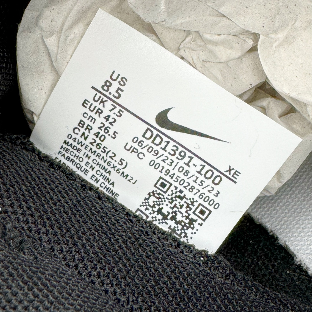 图片[10]-＃YC纯原福利 NK Dunk Low 金属朋克 DD1391-100 定制系列天花板 无原鞋不开发 全系列得物原鞋一比一校对开发 配色持续更新中 终端对接 优势输出 全套原厂楦头原纸板数据档案倾力打造 原汁原味莞产 极致还原 圈内最强针车工艺 高端零售指定版 广东原厂配套原盒原标 鞋盒分三个尺码段 原厂冲刀 超高清洁度 全鞋零毛边皮料切割 采用原厂百宏鞋带以及原厂百宏织唛舌标 内标可供原厂几率过验 进口原装条纹中底布 四线拉帮白色点胶 原厂拉帮手法遵循公司 原厂电绣 极致还原 尺码：35.5 36 36.5 37.5 38 38.5 39 40 40.5 41 42 42.5 43 44 44.5 45 46 47.5-选品中心