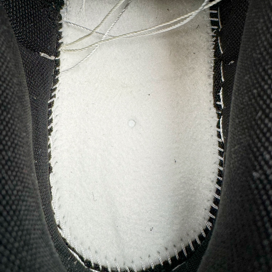 图片[19]-＃YC纯原福利 NK Dunk Low 金属朋克 DD1391-100 定制系列天花板 无原鞋不开发 全系列得物原鞋一比一校对开发 配色持续更新中 终端对接 优势输出 全套原厂楦头原纸板数据档案倾力打造 原汁原味莞产 极致还原 圈内最强针车工艺 高端零售指定版 广东原厂配套原盒原标 鞋盒分三个尺码段 原厂冲刀 超高清洁度 全鞋零毛边皮料切割 采用原厂百宏鞋带以及原厂百宏织唛舌标 内标可供原厂几率过验 进口原装条纹中底布 四线拉帮白色点胶 原厂拉帮手法遵循公司 原厂电绣 极致还原 尺码：35.5 36 36.5 37.5 38 38.5 39 40 40.5 41 42 42.5 43 44 44.5 45 46 47.5-选品中心