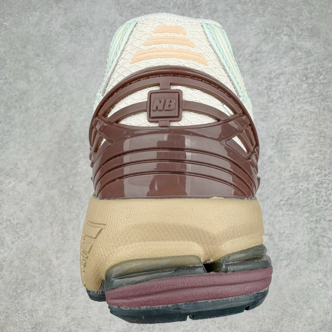 图片[8]-＃DT纯原 新百伦NB New Balance M1906系列 全套原楦原纸板原厂数据开发 进口三明治网面 原装进口皮料正确绒感卡色 正确中底拉帮中底网布细节 原厂标裁 带紫光防伪 定制后跟透明水晶模块 冲裁组合 大底贴合程度胶水上色把控完美 整洁度挑战全网艺术家 多道序QC把关品质完善 匠心打造 耗时两个月开发完成 工艺极其复杂难度可想而知 新开独立私模大底 正确六层组合大底 高端零售专供产物 尺码：36 37 37.5 38 38.5 39 40 40.5 41 42 42.5 43 44 45-选品中心