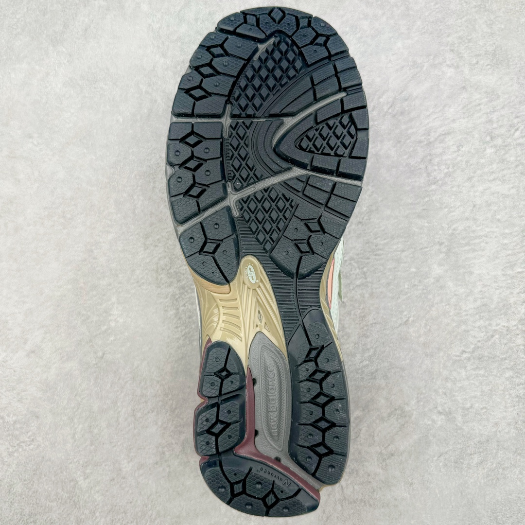 图片[9]-＃DT纯原 新百伦NB New Balance M1906系列 全套原楦原纸板原厂数据开发 进口三明治网面 原装进口皮料正确绒感卡色 正确中底拉帮中底网布细节 原厂标裁 带紫光防伪 定制后跟透明水晶模块 冲裁组合 大底贴合程度胶水上色把控完美 整洁度挑战全网艺术家 多道序QC把关品质完善 匠心打造 耗时两个月开发完成 工艺极其复杂难度可想而知 新开独立私模大底 正确六层组合大底 高端零售专供产物 尺码：36 37 37.5 38 38.5 39 40 40.5 41 42 42.5 43 44 45-选品中心