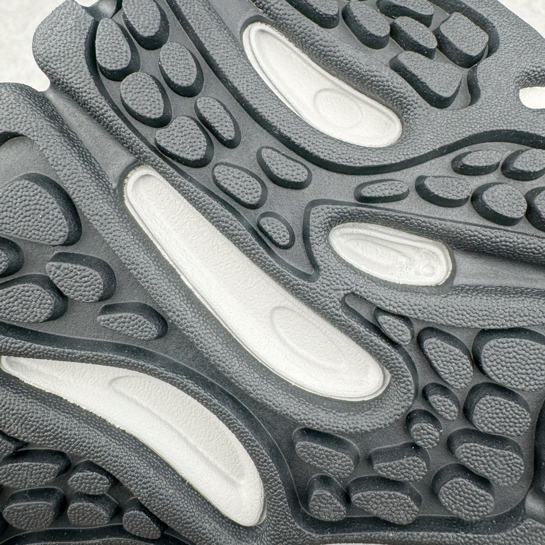 图片[18]-＃HP纯原 AD XLG Runner Deluxe 跑步者豪华版系列低帮厚底增高老爹风复古缓震休闲运动慢跑鞋 JP5762 自从阿迪达斯和巴黎世家合作后，没少出双方联名的平替。结果根据最新情报，阿迪现在已经把手伸到了巴家爆款3XL的身上，新鞋Xlg Runner Deluxe实物曝光，emm，鞋款整体一眼丁真是巴黎世家Track＋3XL大底的缝合怪版本，要不是鞋侧明晃晃的adidas三道杠Logo，估计各位看了都得蒙。这波不能说是完全复制巴黎世家，但也多少有点借鉴的味道了。新鞋基本就是在阿迪经典\\\”Climacool\\\”鞋款的基础上，升级了Boots大底以及加入了\\\”巴味\\\”设计元素…尺码：35 36 36⅔ 37⅓ 38 38⅔ 39⅓ 40 40⅔ 41⅓ 42 42⅔ 43⅓ 44 44⅔ 45 46-选品中心