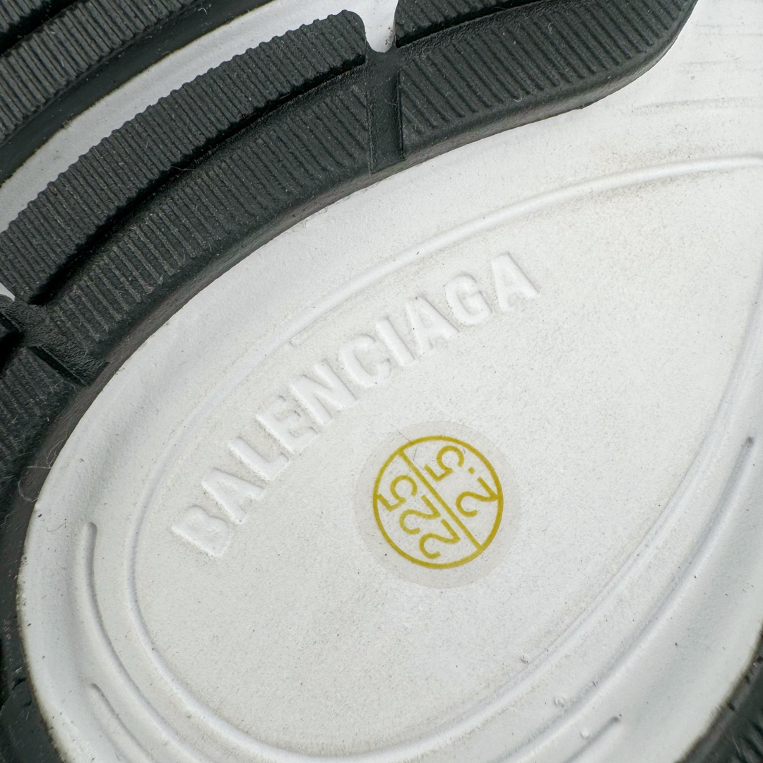 图片[20]-＃绿X BALENCIAGA CIRCUIT 巴黎世家圆头系带LOGO印花低帮老爹鞋 全套原纸板楦头开发 最原汁原味的灵魂版型 全鞋荧光划线卡点 胶水把控整洁度追求极致完美 每一双都是工艺品 多重QC质检 超越公司货的品控标准 实实在在的免检产品 原盒原配 正确字体电绣 粗细、位置、大小正确 侧边TPU 透气孔匹配意产原版 正确分离大底 TPU软底 原版一致大底LOGO 立体感十足 原厂皮料水洗做旧 采购原厂网纱 偏大一码 尺码：35 36 37 38 39 40 41 42 43 44 45 46-选品中心