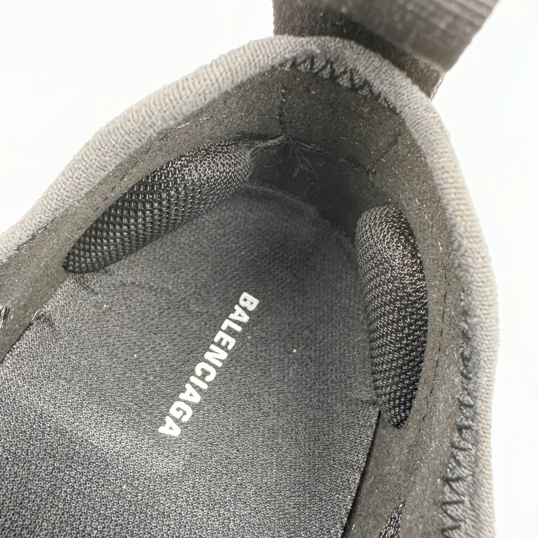 图片[14]-＃绿X BALENCIAGA CIRCUIT 巴黎世家圆头系带LOGO印花低帮老爹鞋 全套原纸板楦头开发 最原汁原味的灵魂版型 全鞋荧光划线卡点 胶水把控整洁度追求极致完美 每一双都是工艺品 多重QC质检 超越公司货的品控标准 实实在在的免检产品 原盒原配 正确字体电绣 粗细、位置、大小正确 侧边TPU 透气孔匹配意产原版 正确分离大底 TPU软底 原版一致大底LOGO 立体感十足 原厂皮料水洗做旧 采购原厂网纱 偏大一码 尺码：35 36 37 38 39 40 41 42 43 44 45 46-选品中心