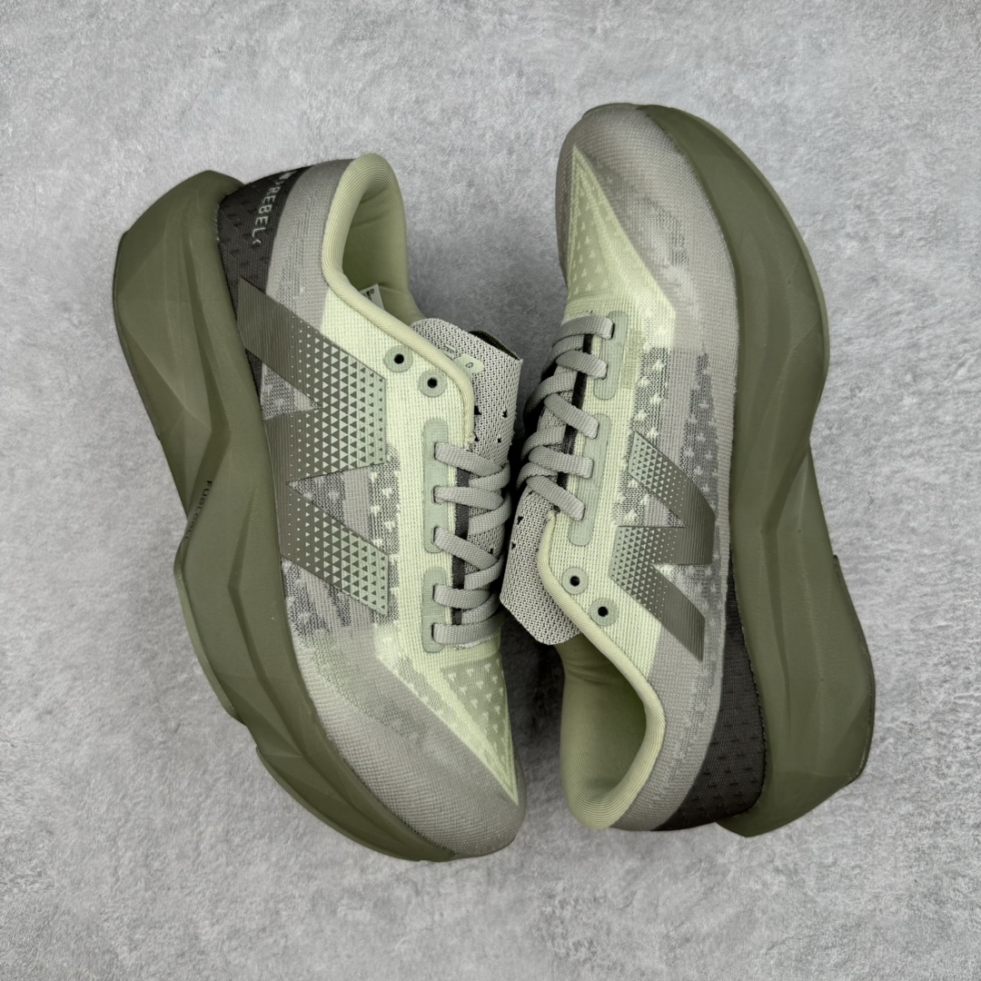 图片[3]-NEW BALANCE Rebel v4系列NB新百伦24新款运动速度训练跑步鞋 New Balance 于 2019 年夏天首次发布了 Rebel。在制鞋业仍在向强调能量回报的弹力泡沫转变的时候，Rebel 确实是一个叛逆者。快进到 2024 年，Rebel v4 承诺通过重新配制的中底化合物和更高的堆叠高度提供更轻、更有弹性的跑步体验。就像New Balance SC Elite v4一样，Rebel v4 提供了完全重新设计的中底化合物。最新的混合物将 New Balance 专有的 FuelCell 泡沫（TPU 和 EVA 的混合物）与 PEBA 泡沫相结合，带来更弹跳的跑步体验。PEBA是一种超轻、高性能的泡沫，通常出现在镀碳超级鞋中。New Balance Rebel v4、ASICS Novablast 4和Brooks Hyperion Max都是精力充沛的无电镀运动鞋，在速度锻炼和快节奏中大放异彩。这三款鞋都依靠它们的中底泡沫和轻微的摇杆形状来创造一种向前滚动的感觉。而且，虽然这些鞋子在堆叠高度和重量方面各不相同，但它们提供了相似的软硬比例，有足够的流行力来加快步伐。尺码：36 37 37.5 38 38.5 39.5 40 40.5 41.5 42 42.5 43 44 45-选品中心