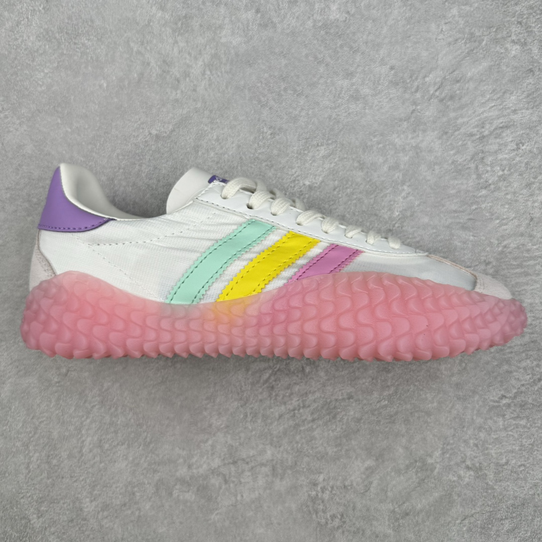 ＃纯原 AD Originals Country x Kamanda卡曼达混合系列章鱼卷底复古锯齿休闲运动训练慢跑鞋 货号：EE5668 今年推出的全新鞋型 Kamanda，由于其夸张独特的外底，被玩家们称为“鱿鱼卷”，关注度一直颇高。将经典跑鞋 Country 的鞋面移植到 Kamanda 外底上 鞋面使用轻薄的尼龙布搭配皮革打造，以白色搭配绿色点缀，无论用料质感还是配色都极具复古气息。外底为 Kamanda 标志性的上翻设计，造型前卫，与复古风鞋面形成鲜明反差。尺码：36 36.5 37.5 38 38.5 39 40 40.5 41 42 42.5 43 44 44.5 45-选品中心