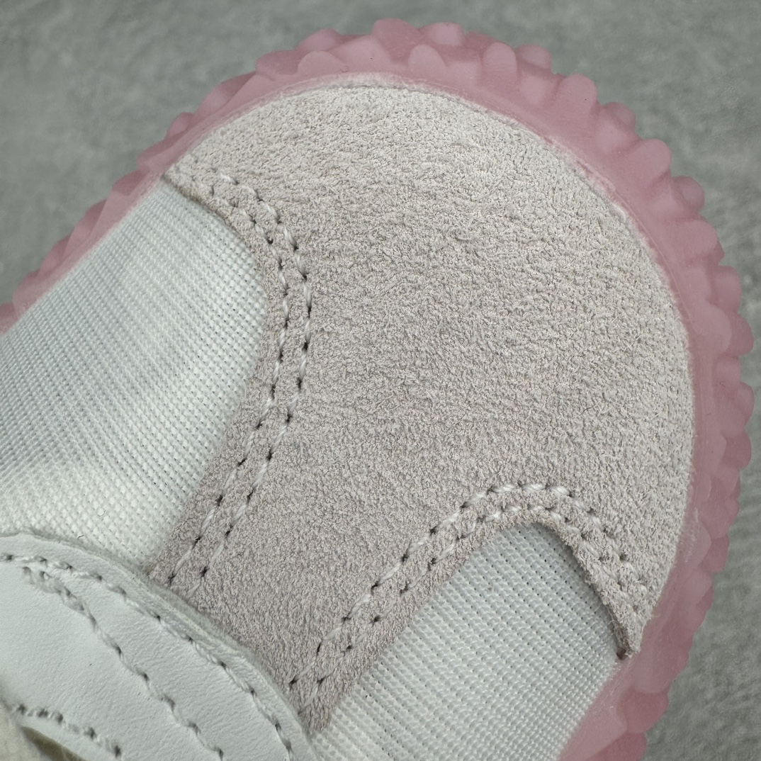 图片[11]-＃纯原 AD Originals Country x Kamanda卡曼达混合系列章鱼卷底复古锯齿休闲运动训练慢跑鞋 货号：EE5668 今年推出的全新鞋型 Kamanda，由于其夸张独特的外底，被玩家们称为“鱿鱼卷”，关注度一直颇高。将经典跑鞋 Country 的鞋面移植到 Kamanda 外底上 鞋面使用轻薄的尼龙布搭配皮革打造，以白色搭配绿色点缀，无论用料质感还是配色都极具复古气息。外底为 Kamanda 标志性的上翻设计，造型前卫，与复古风鞋面形成鲜明反差。尺码：36 36.5 37.5 38 38.5 39 40 40.5 41 42 42.5 43 44 44.5 45-选品中心