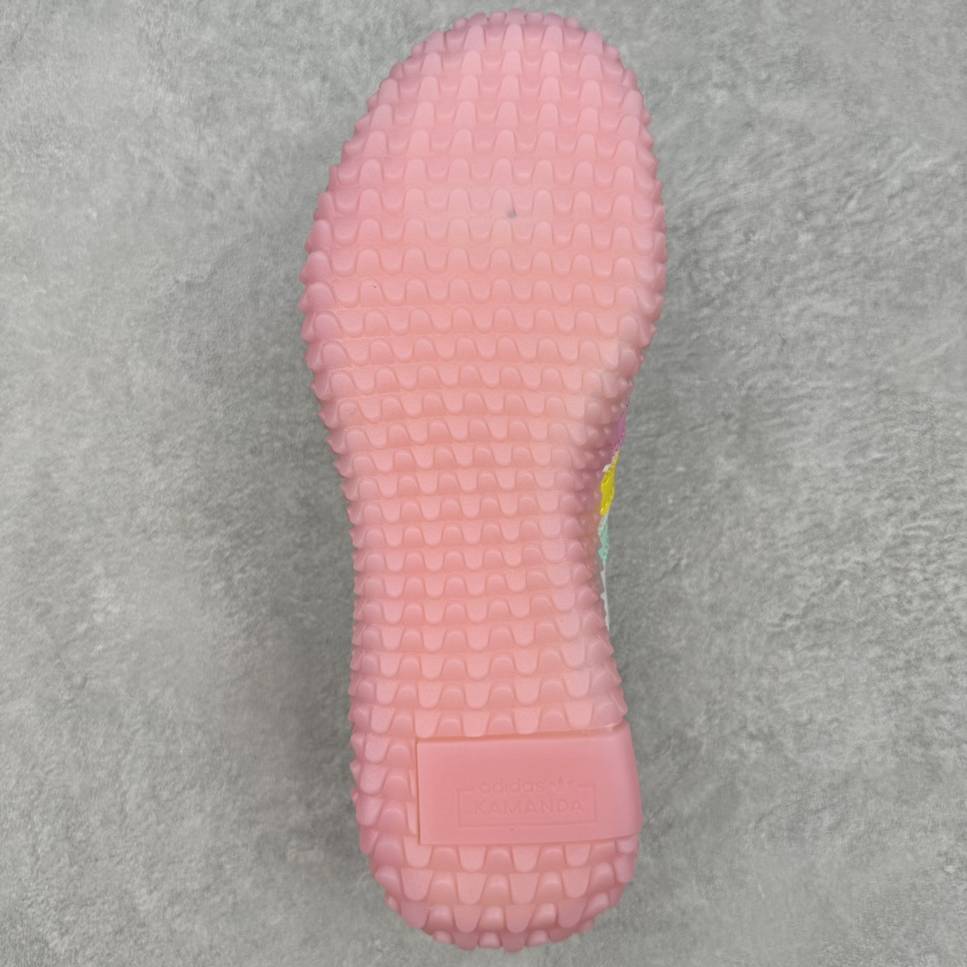 图片[9]-＃纯原 AD Originals Country x Kamanda卡曼达混合系列章鱼卷底复古锯齿休闲运动训练慢跑鞋 货号：EE5668 今年推出的全新鞋型 Kamanda，由于其夸张独特的外底，被玩家们称为“鱿鱼卷”，关注度一直颇高。将经典跑鞋 Country 的鞋面移植到 Kamanda 外底上 鞋面使用轻薄的尼龙布搭配皮革打造，以白色搭配绿色点缀，无论用料质感还是配色都极具复古气息。外底为 Kamanda 标志性的上翻设计，造型前卫，与复古风鞋面形成鲜明反差。尺码：36 36.5 37.5 38 38.5 39 40 40.5 41 42 42.5 43 44 44.5 45-选品中心