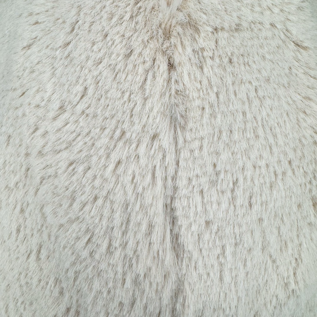 图片[8]-＃原单 Jellycat 玩偶 毛绒公仔 邦尼兔 31CM 科普：Jellycat是一个英国玩具品牌，创立于1999年，由William和Thomas兄弟二人在伦敦创立。该品牌专注于设计玩偶玩具，并全情投入于最有趣、环保和独特的软玩具领域。Jellycat的产品设计丰富且有创意，其毛绒玩具以可爱的动物形象为主打，深受全球儿童的喜爱。品牌的产品线包括各种动物系列、海洋系列、蔬果美食系列、植物系列等，每个系列都有其独特的设计和故事。Jellycat的产品设计理念是打破传统动物毛绒像动物标本一样的形象，通过改变形状、手感、颜色、大小和材料，用成千上万种方式制作一只动物毛绒。品牌的设计师来自世界各地，他们的创意让产品更具多元性，同时也让品牌能够从世界各地的文化中获得设计灵感。近年来，Jellycat品牌方开始跨界合作，与野兽派、华尔道夫酒店等品牌合作推出联名产品，进一步扩大了品牌的影响力。在社交媒体上，Jellycat也日益活跃，通过小红书、Instagram、抖音和TikTok等平台与消费者互动，分享品牌故事和产品信息。Jellycat的产品价格在99元到1699元不等，绝版产品的价格在二手平台上甚至会翻几倍。尽管有消费者认为它高价低质，价格贵、品控不严格等问题频频引来吐槽，但仍有大量粉丝愿意为“治愈”买单，因为这些毛绒玩具成为他们精神上的陪伴。原装100% polyester进口聚酯纤维面料 原厂7D棉 原单环保颗粒 双吊牌加三重水洗标 原配防尘袋 吊打市面通货 注意即使同一家厂 不同的批次面料缸差是一定都有的 官网不同批次都有 经过欧盟CE安全认证 此标准0-100岁的小朋友都适用 这个缸差和造型其实经常入手玩偶的都知道 手工制品 世上每一只jell 都是独一无二的 轻微线头 轻微不对称都是很正常的 无法避免 官网都是一样 底部走线 颗粒填充物 刺绣 走线 肉眼可见的精致 原色未染色面料纱线 超级有质感-选品中心