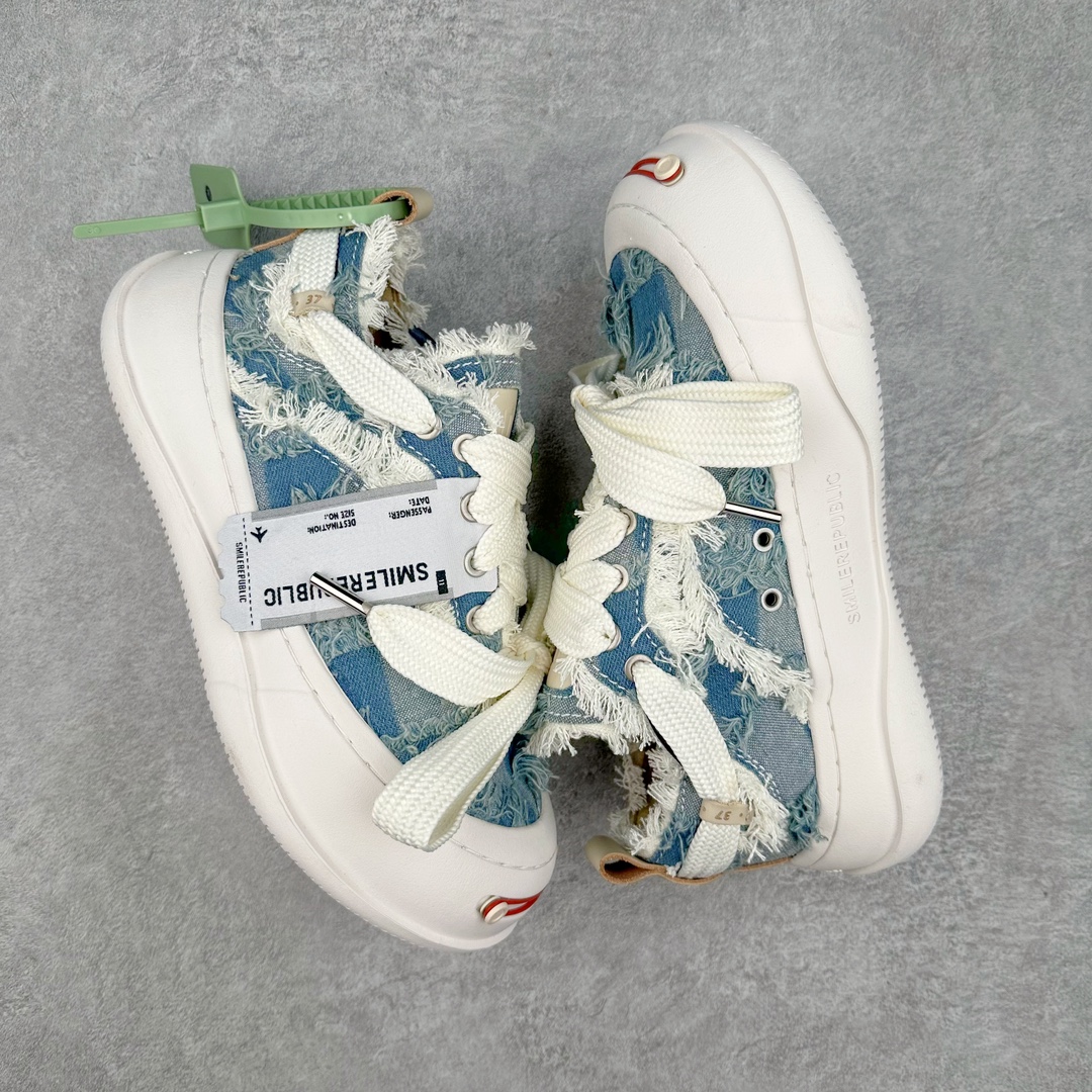 图片[3]-＃纯原福利 SMILEREPUBLIC 檀健次主理品牌 2024新款 众多明星上脚同款厚底开口笑帆布鞋 市售最高品质 得物毒盒最新版本 纯原一致 细节 品质 欢迎对比 市售唯一原厂渠道材料打造 该系列以“SMILE”为灵感来源 捕捉潮流 主打柔软的帆布设计 ms有裁切的羊毛流苏与独特编织技艺HZ 黑色35-45 白色35-45 其他35-40-选品中心