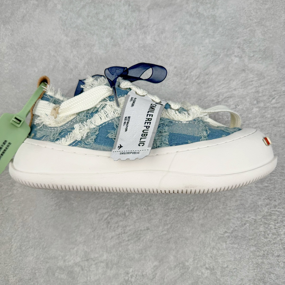 ＃纯原福利 SMILEREPUBLIC 檀健次主理品牌 2024新款 众多明星上脚同款厚底开口笑帆布鞋 市售最高品质 得物毒盒最新版本 纯原一致 细节 品质 欢迎对比 市售唯一原厂渠道材料打造 该系列以“SMILE”为灵感来源 捕捉潮流 主打柔软的帆布设计 ms有裁切的羊毛流苏与独特编织技艺HZ 黑色35-45 白色35-45 其他35-40-选品中心